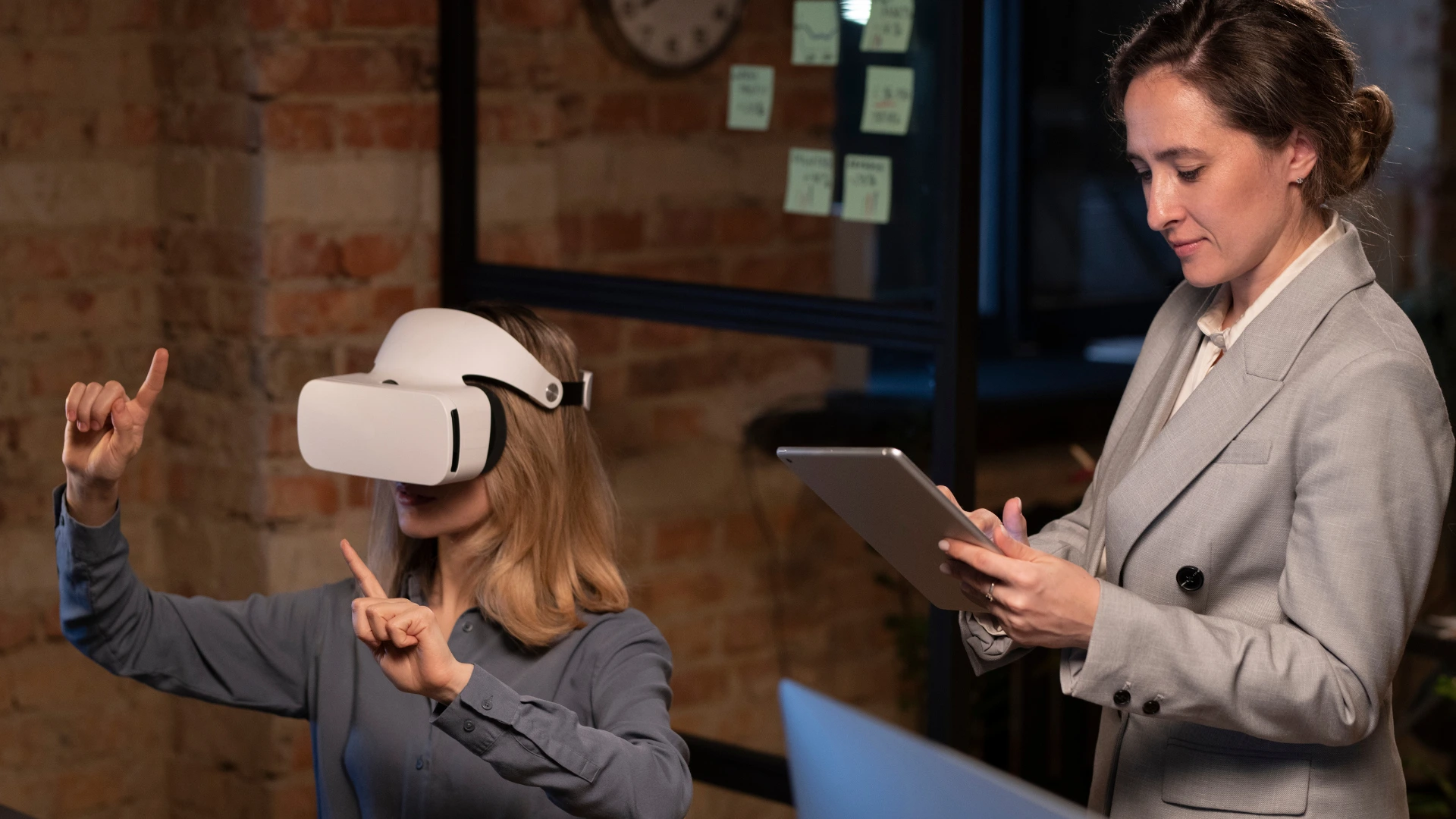 Explore what is VR for events by seeing how organizers use it to create interactive, engaging attendee experiences.
