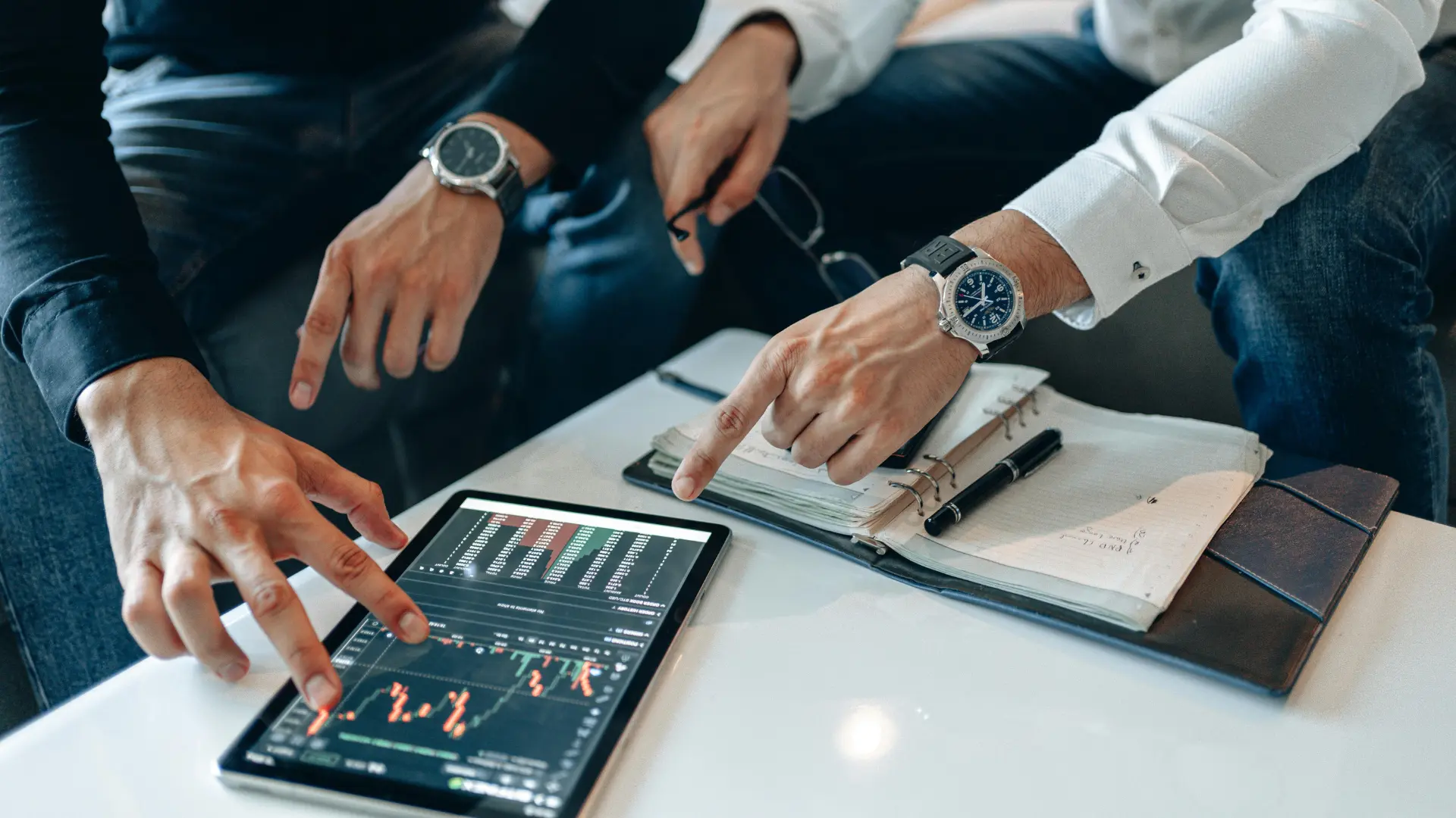 Recruiters analyzing hiring data and workforce trends as economic uncertainty impacts campus recruiting timelines.