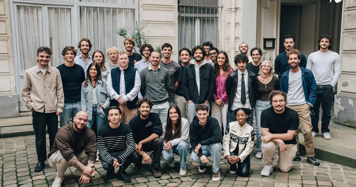 photo d'étudiants en classe a l'écoute