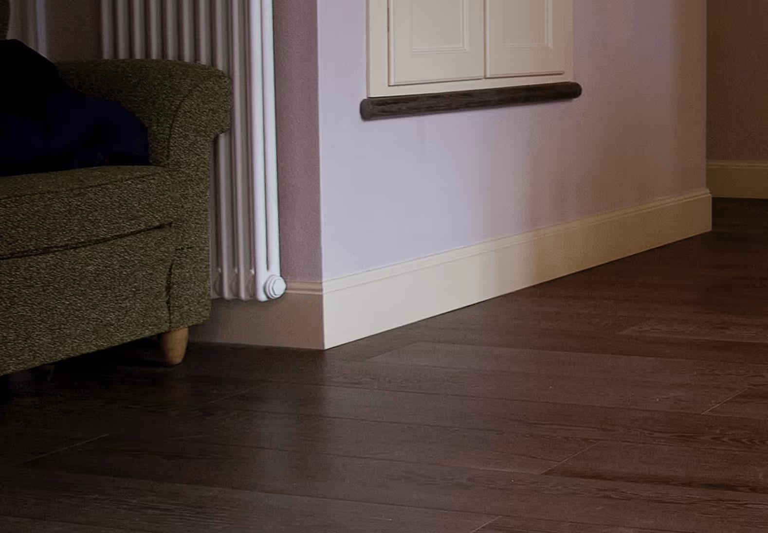 Menconi white painted skirting board