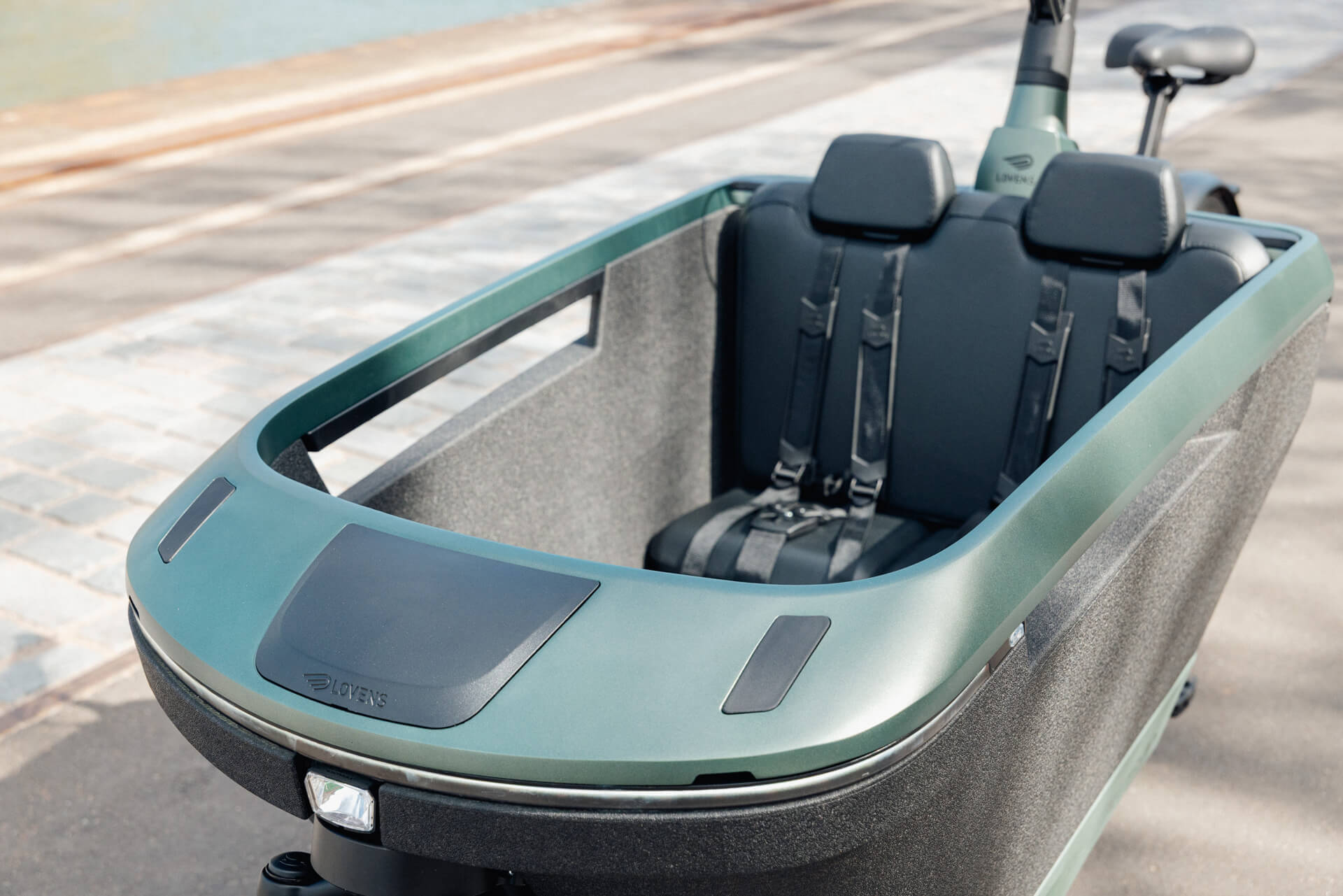 Das Lovens Explorer 2 ist ein sicheres E-Lastenrad für Familien.