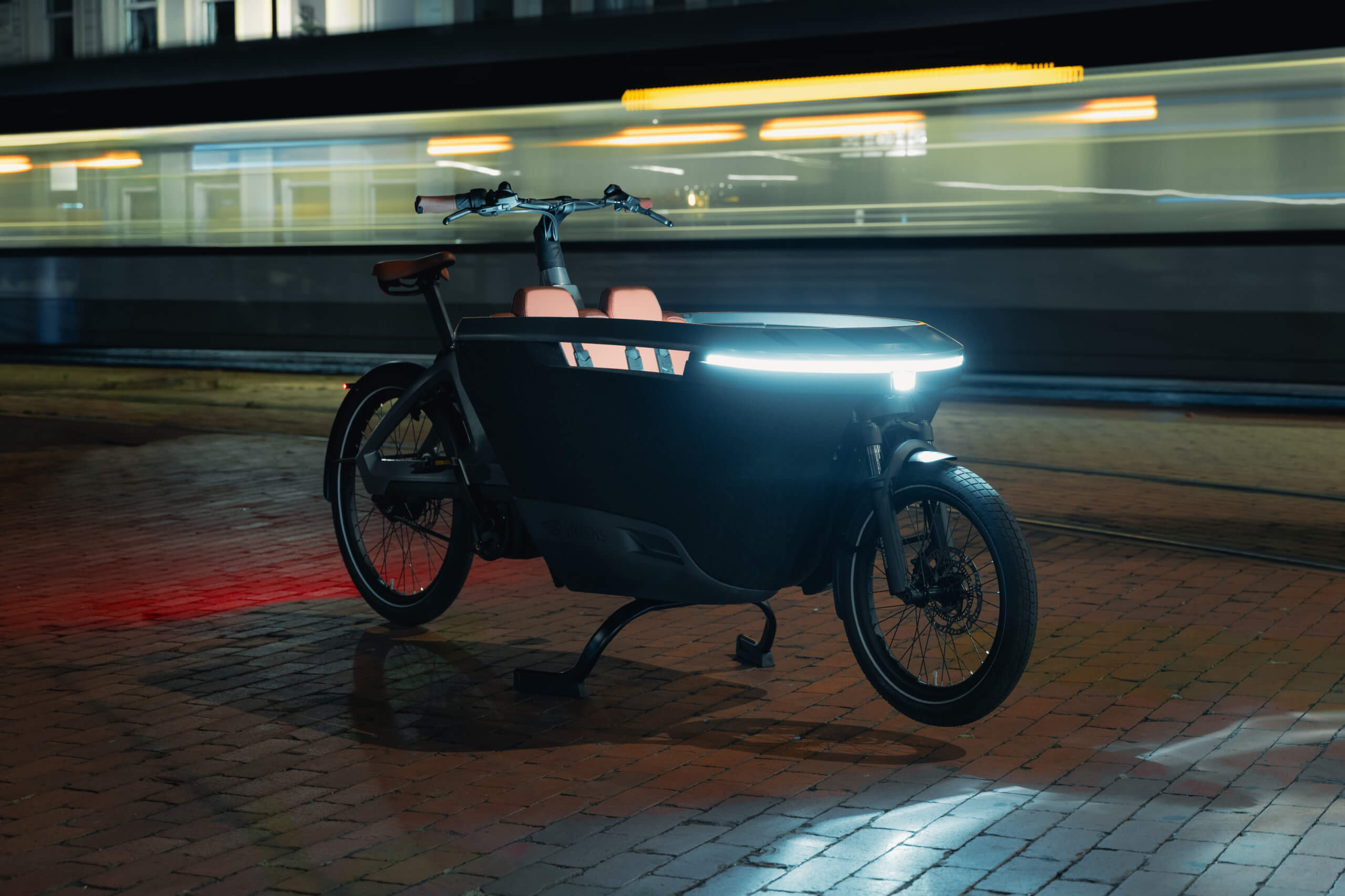 Das Lovens Explorer 2 mit Beleuchtung im Dunkeln.