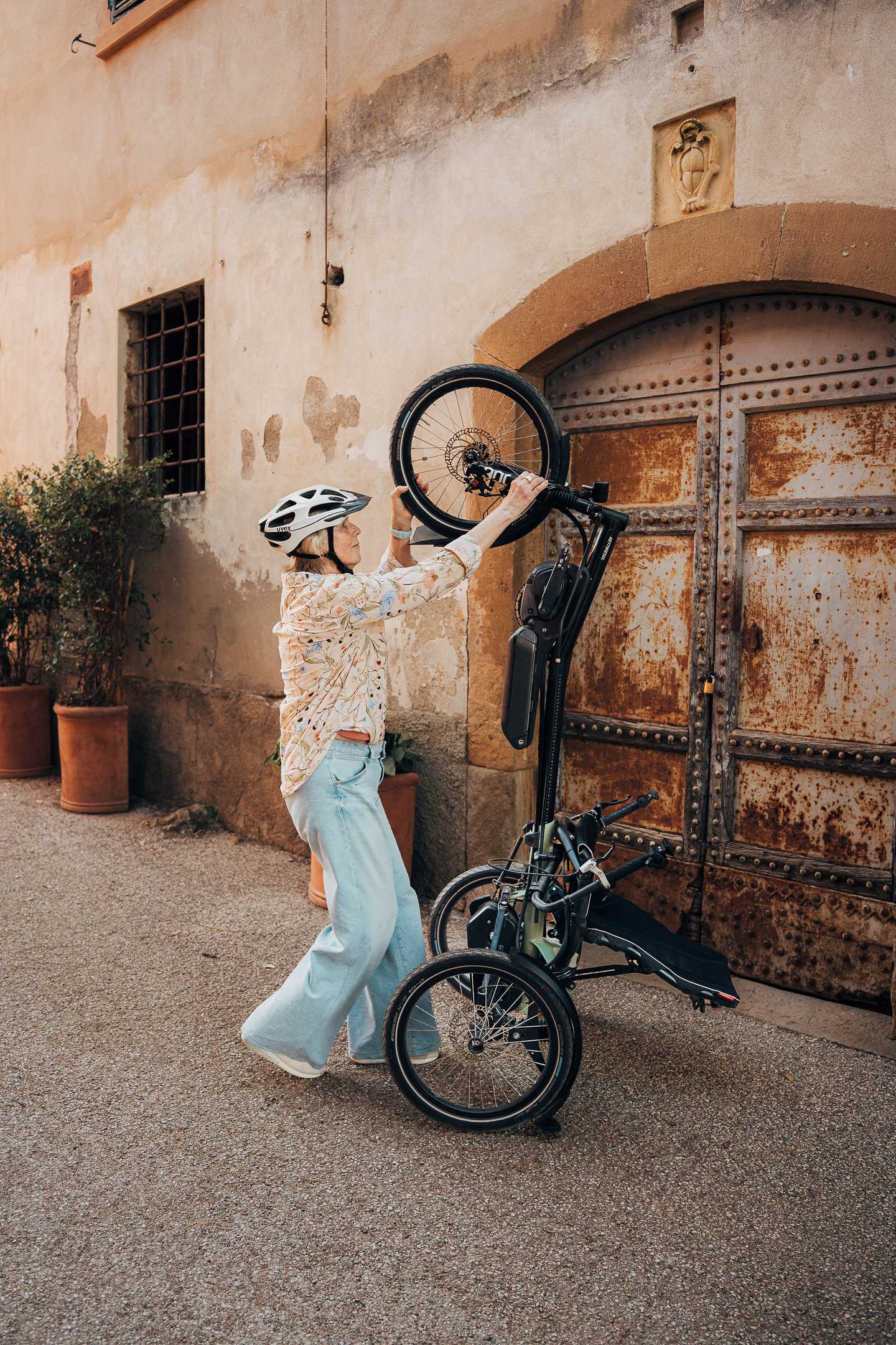 Bild von Dreirad mit Elektromotor.