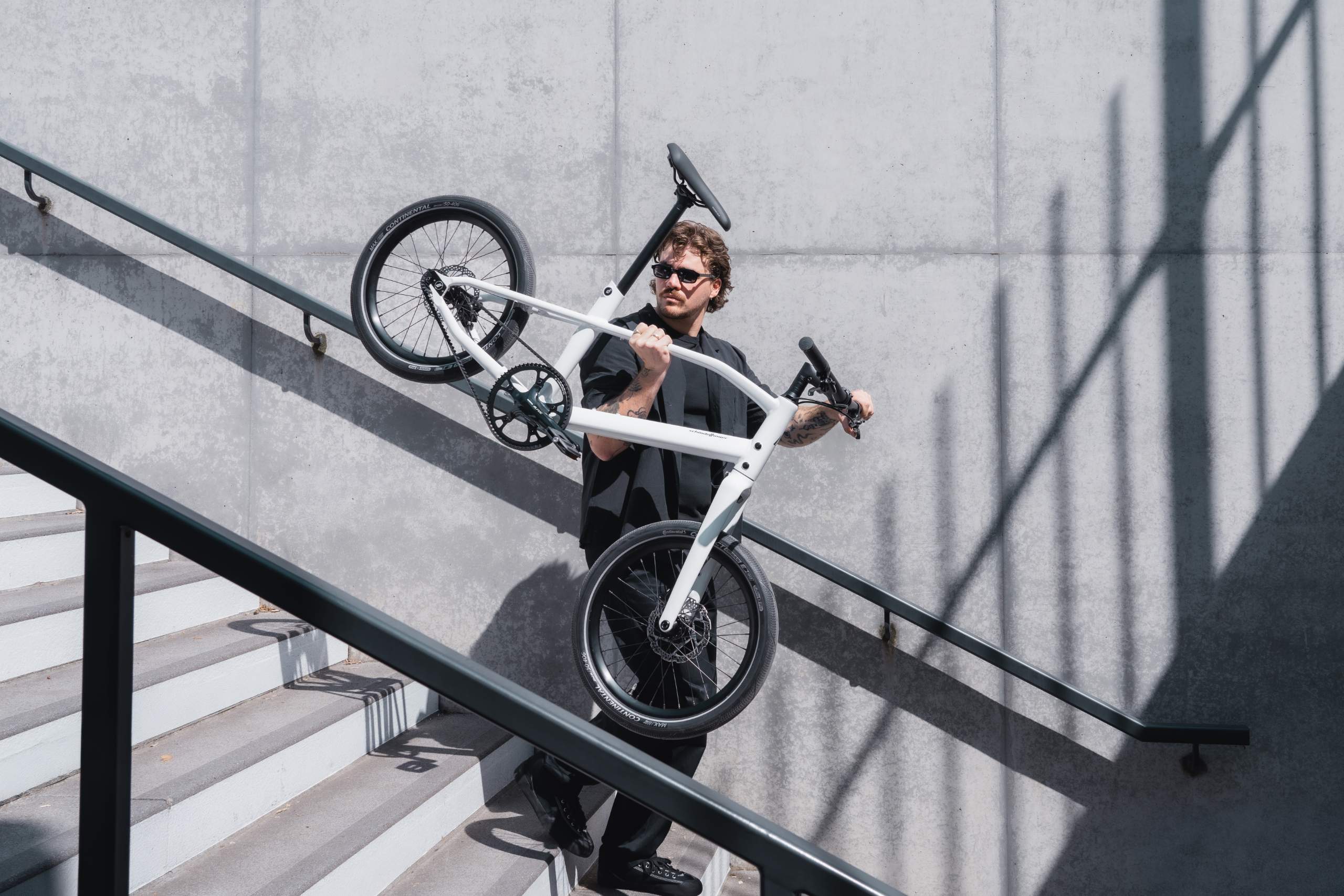 Das Schindelhauer Neo kannst du bei LENZ E-Bikes in Kelkheim kaufen, probefahren oder bestellen. Sie haben Top-Bewertungen und bieten die beste Schindelhauer-Beratung in Frankfurt und Rhein-Main-Gebiet.
