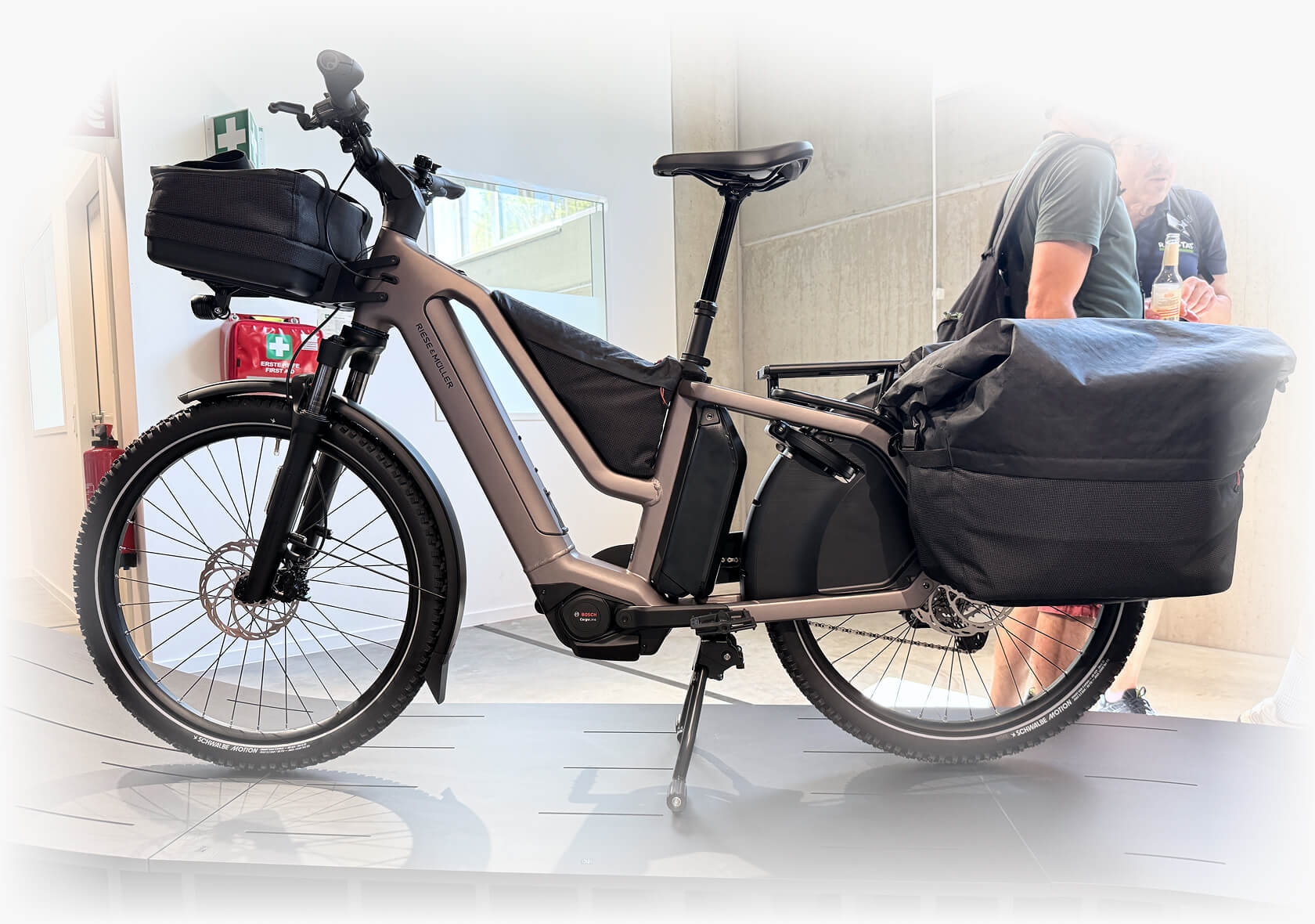 Bild von Riese und Müller Multicharger Longtail E-Bike Lastenrad.