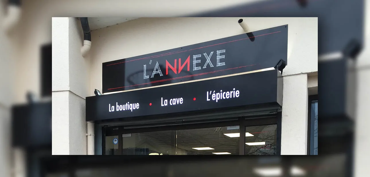 Exemple de réalisation d'enseigne lumineuse par Creativity Design