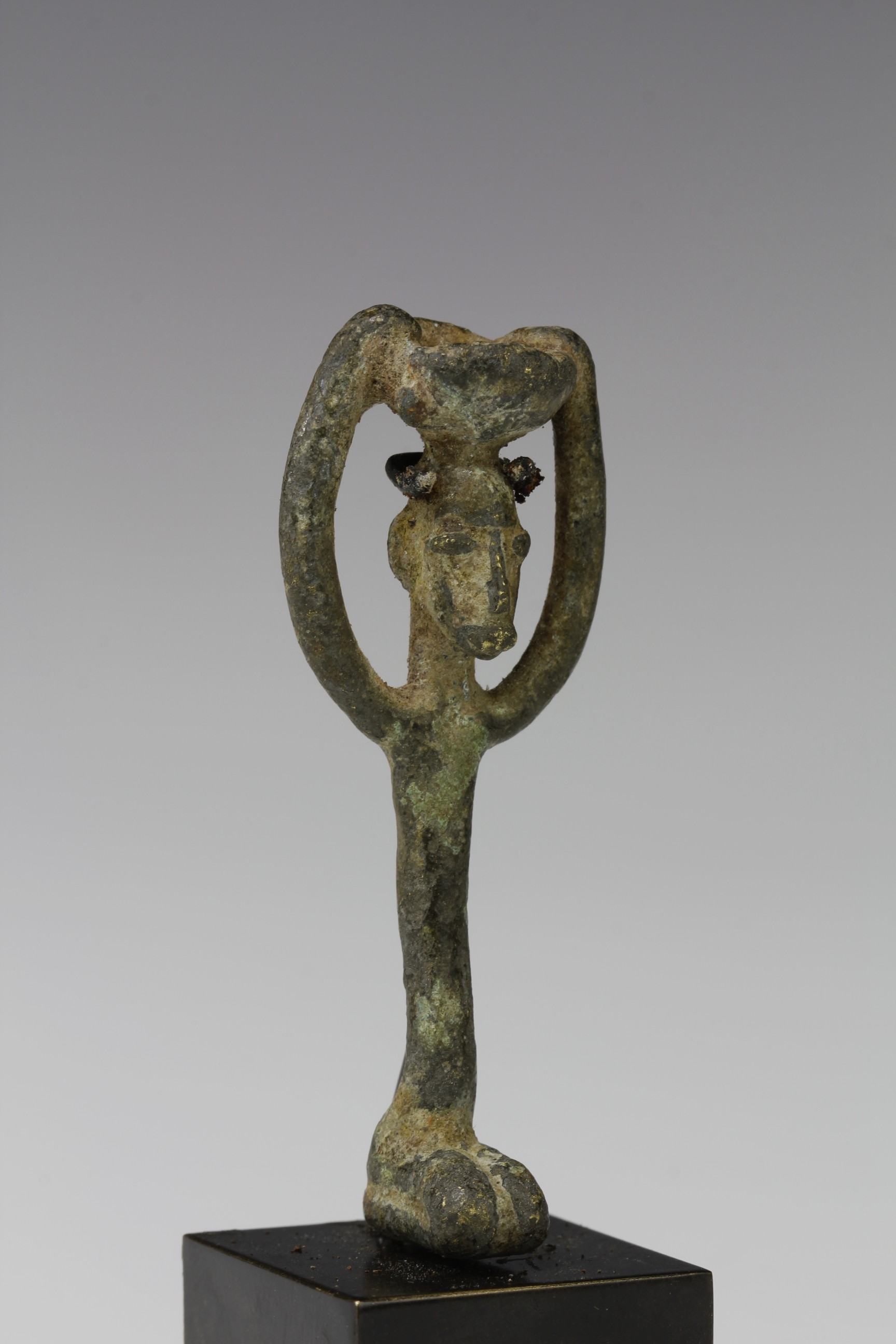 MINIATURE FEMALE FIGURE, BRONZE. SAO? , CHAD
