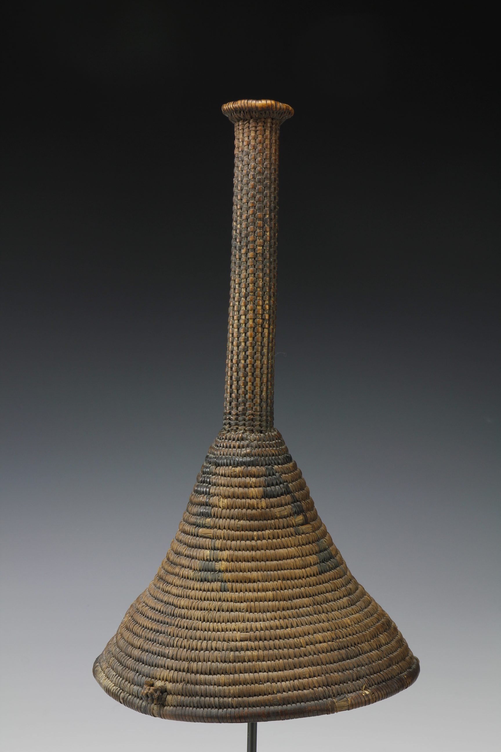 FIBRE HEAD ADORNMENT. ITURI REGION, EASTERN DRC