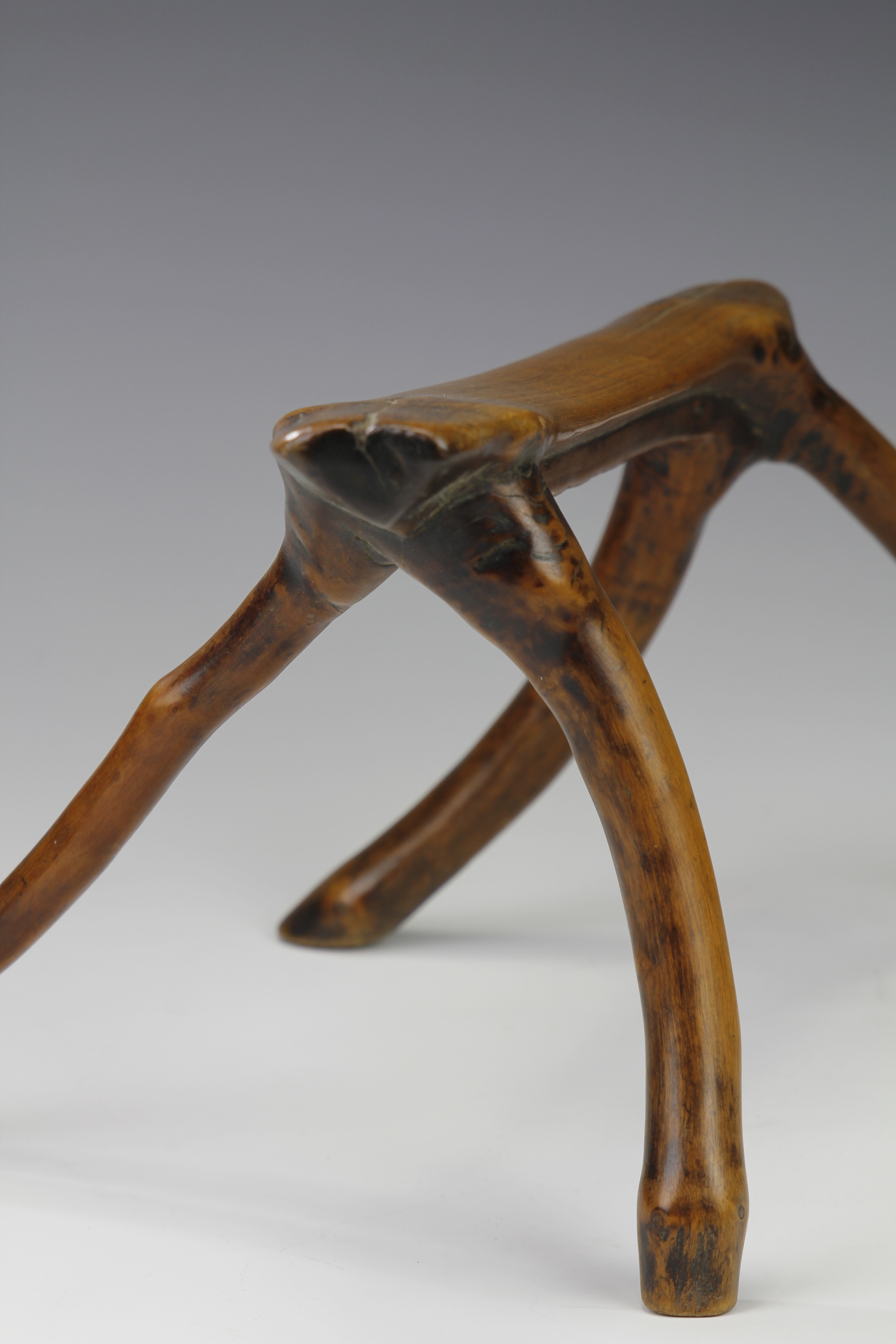HEADREST/STOOL WITH WILD FORM. NORTHERN UGANDA/SOUTHERN SUDAN