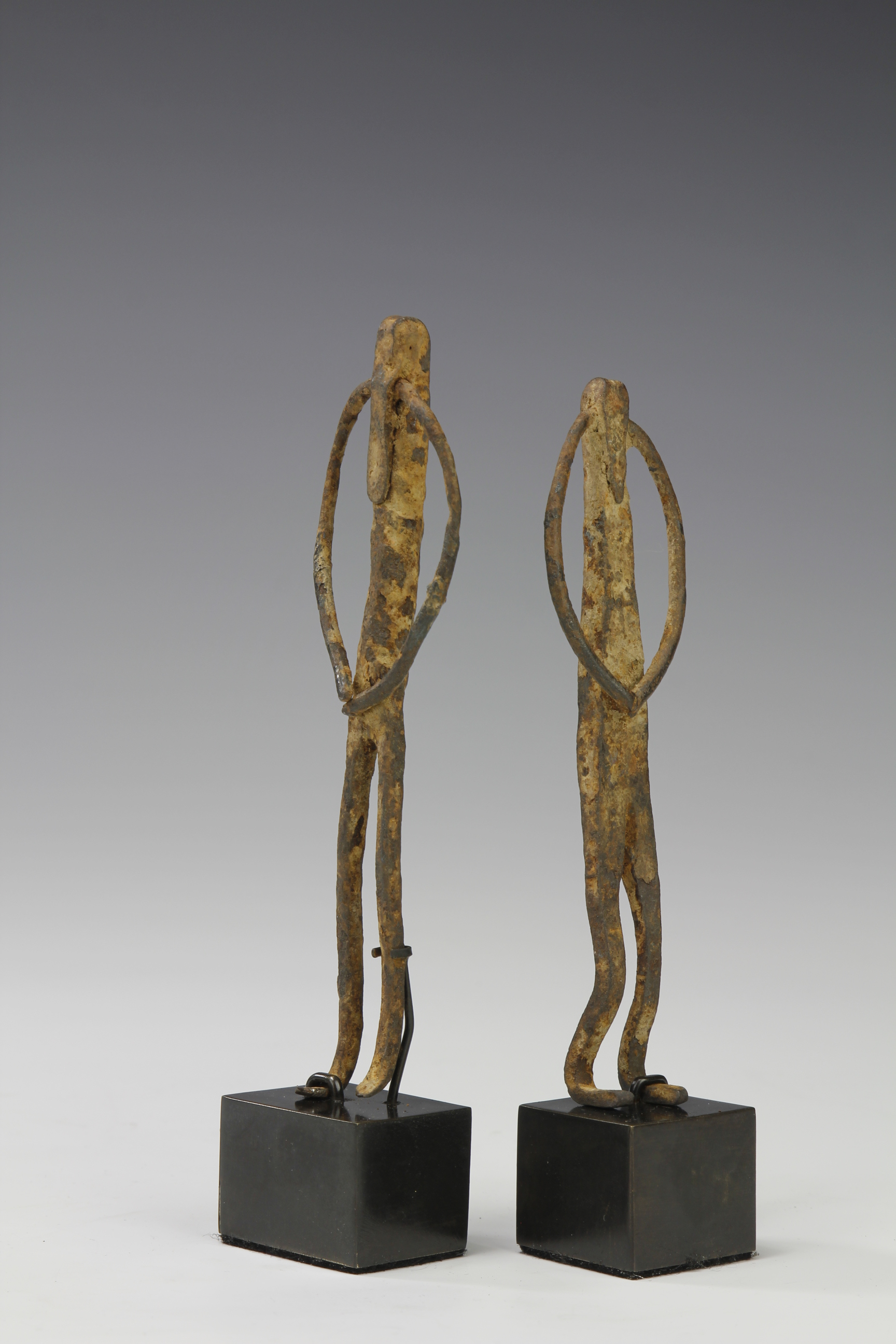 PAIR OF SMALL FINE IRON FIGURES. BURKINA FASO 