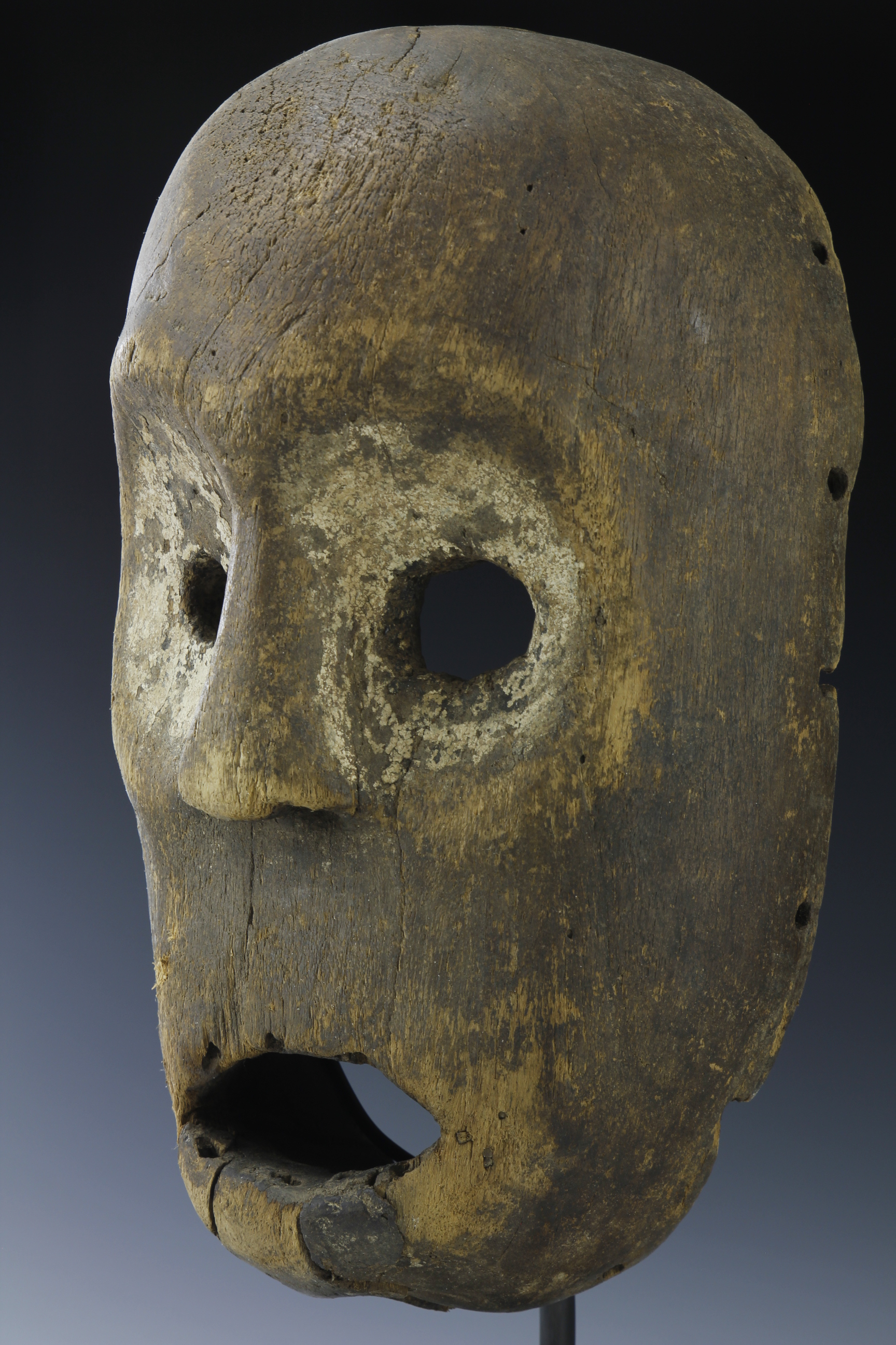 MASK WITH POWERFUL EXPRESSION.NBAKA, DRC