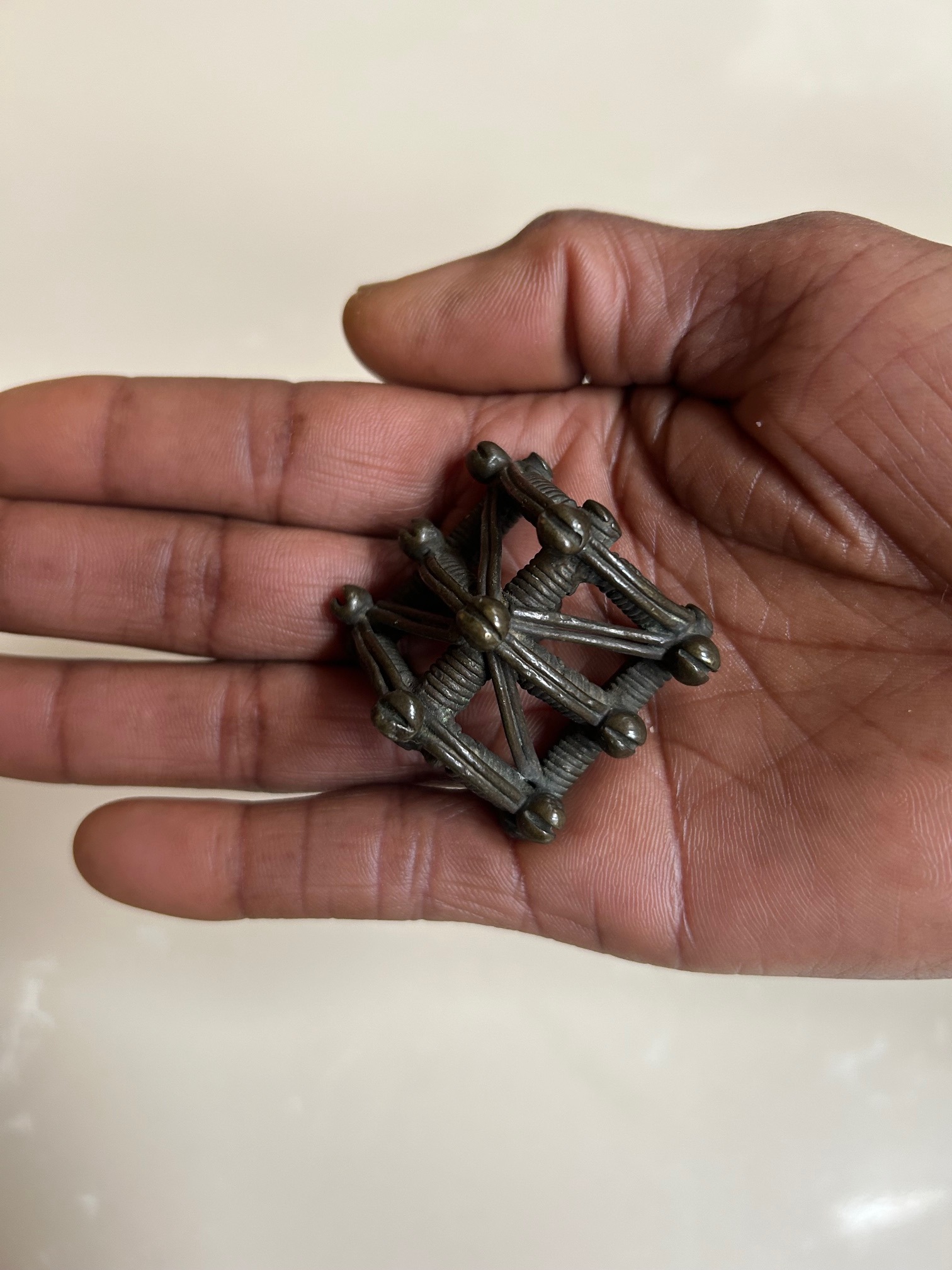 SHIELD GOLD WEIGHT, 18TH/19TH CENTURY. AKAN, GHAHA 