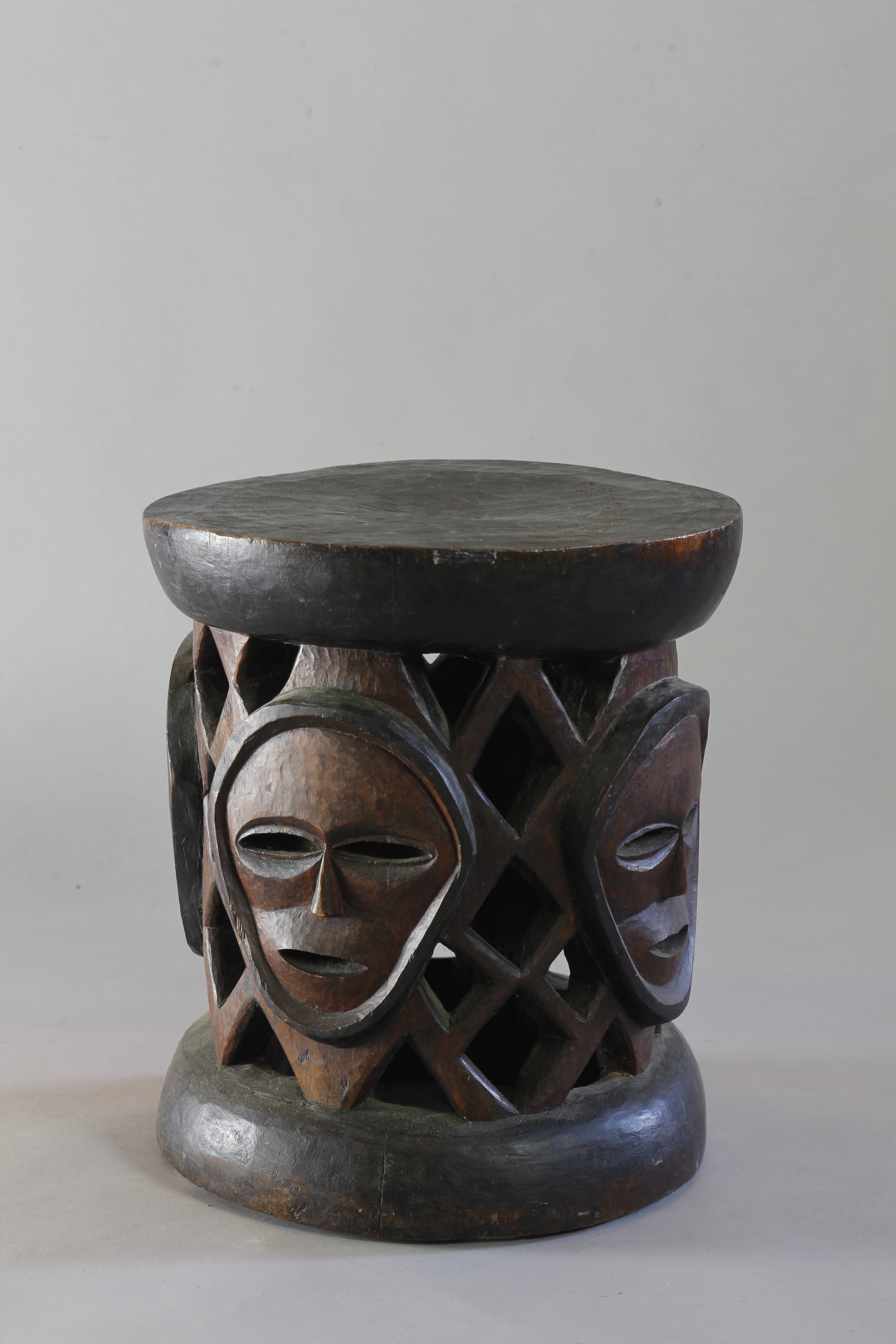 FINE PRESTIGE STOOL. CHOKWE/MBUNDA, ANGOLA