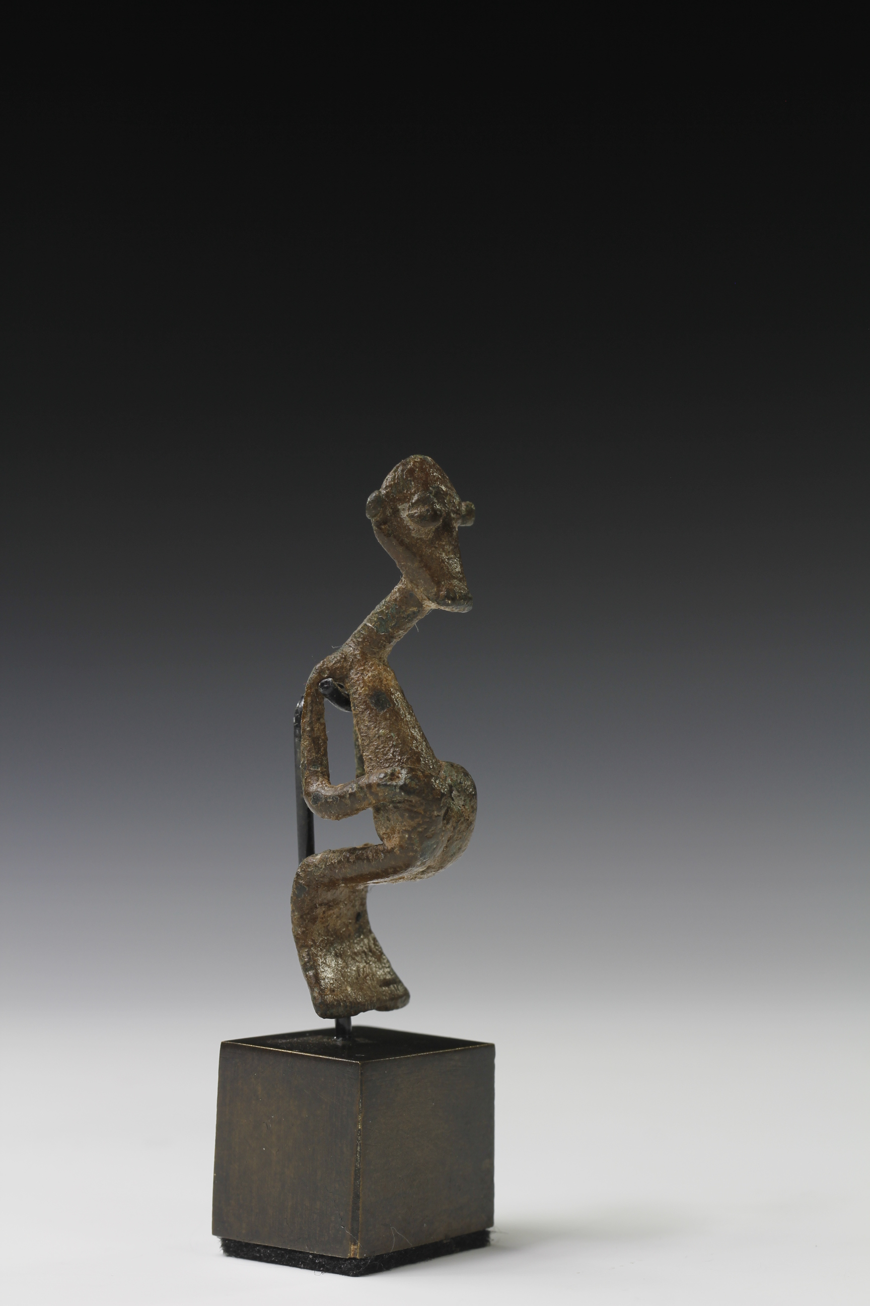 FINE MINIATURE BRONZE AMULET. KULANGO, NORTHERN IVOERY COAST