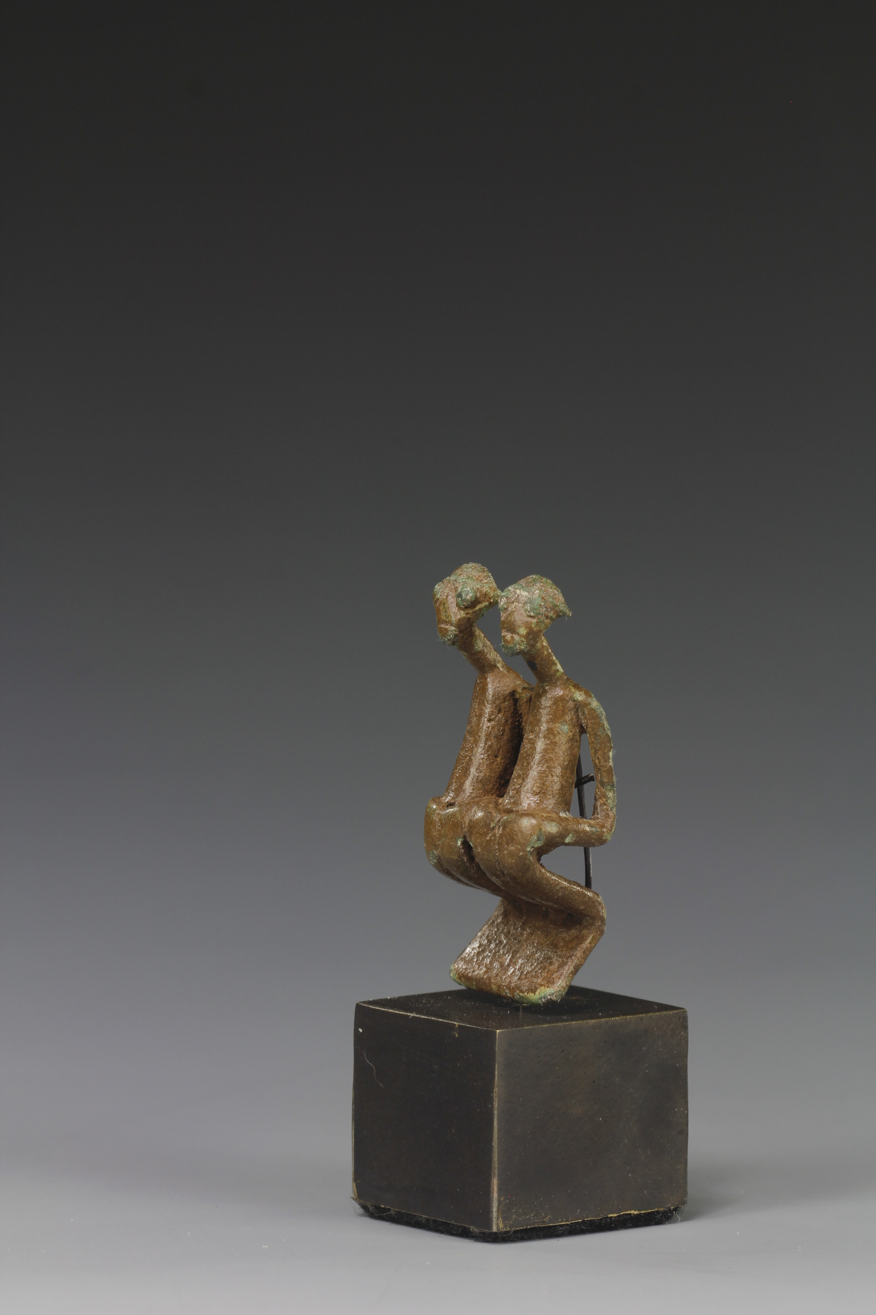 RARE MINIATURE DOUBLE FIGURATIVE AMULET.KULANGO, IVORY COAST