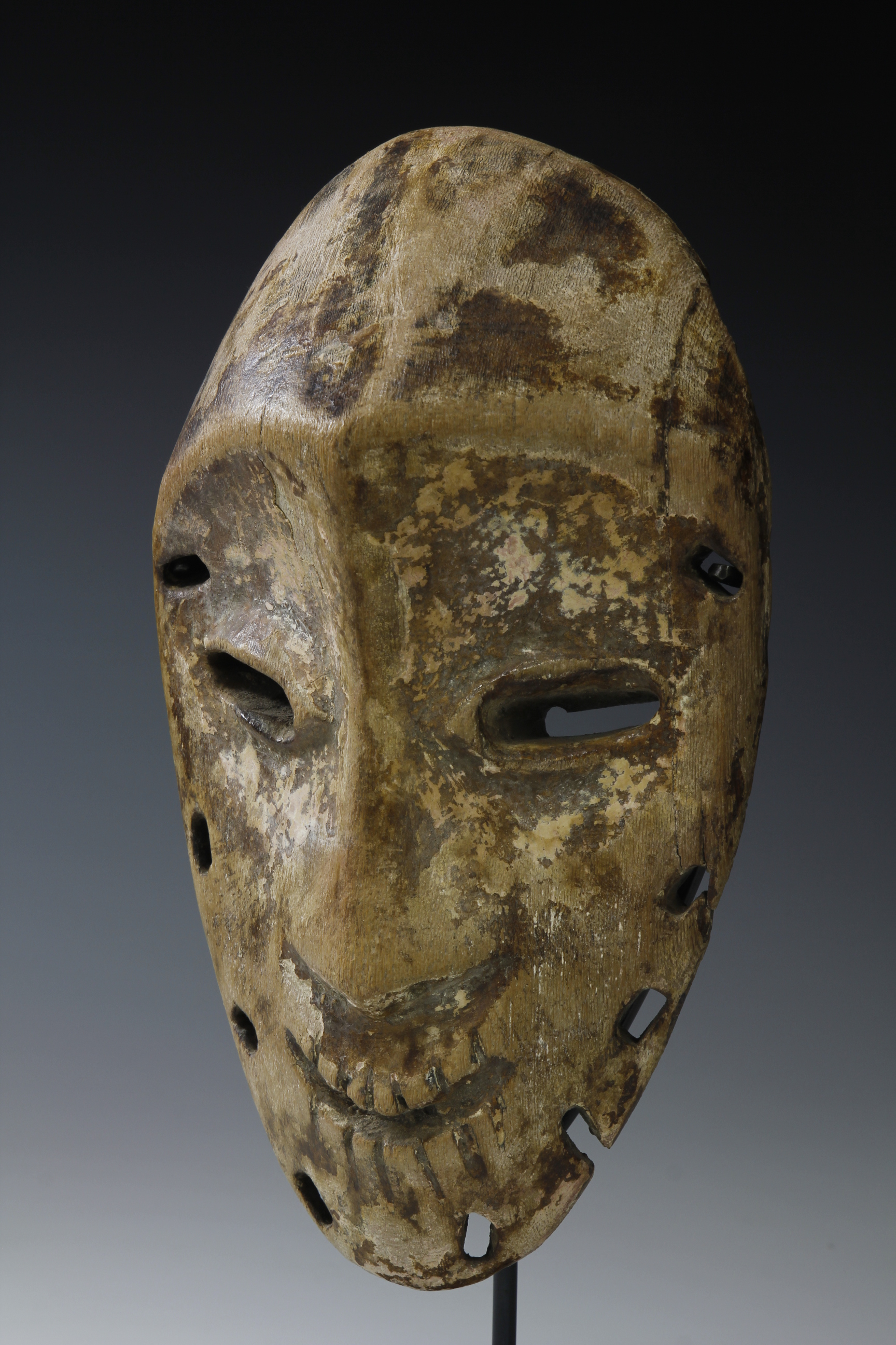 MASK 'IDIMU'. LEGA, DRC