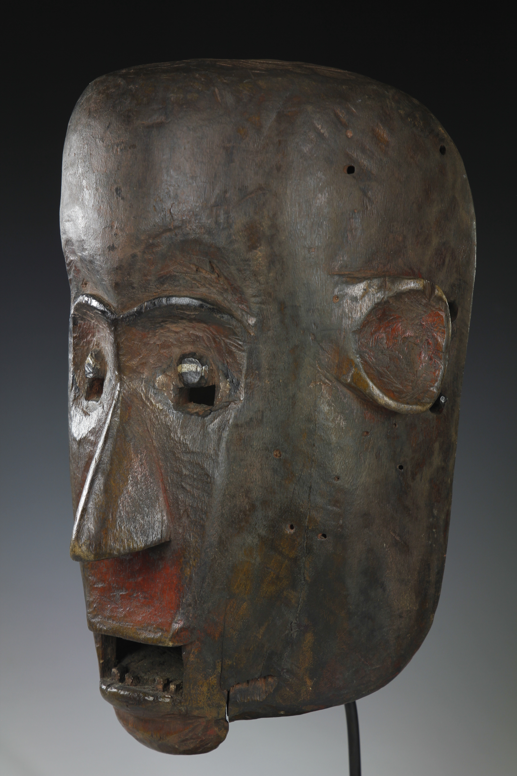 MASK WITH POWERFUL EXPRESSION. SUKUMA, TANZANIA