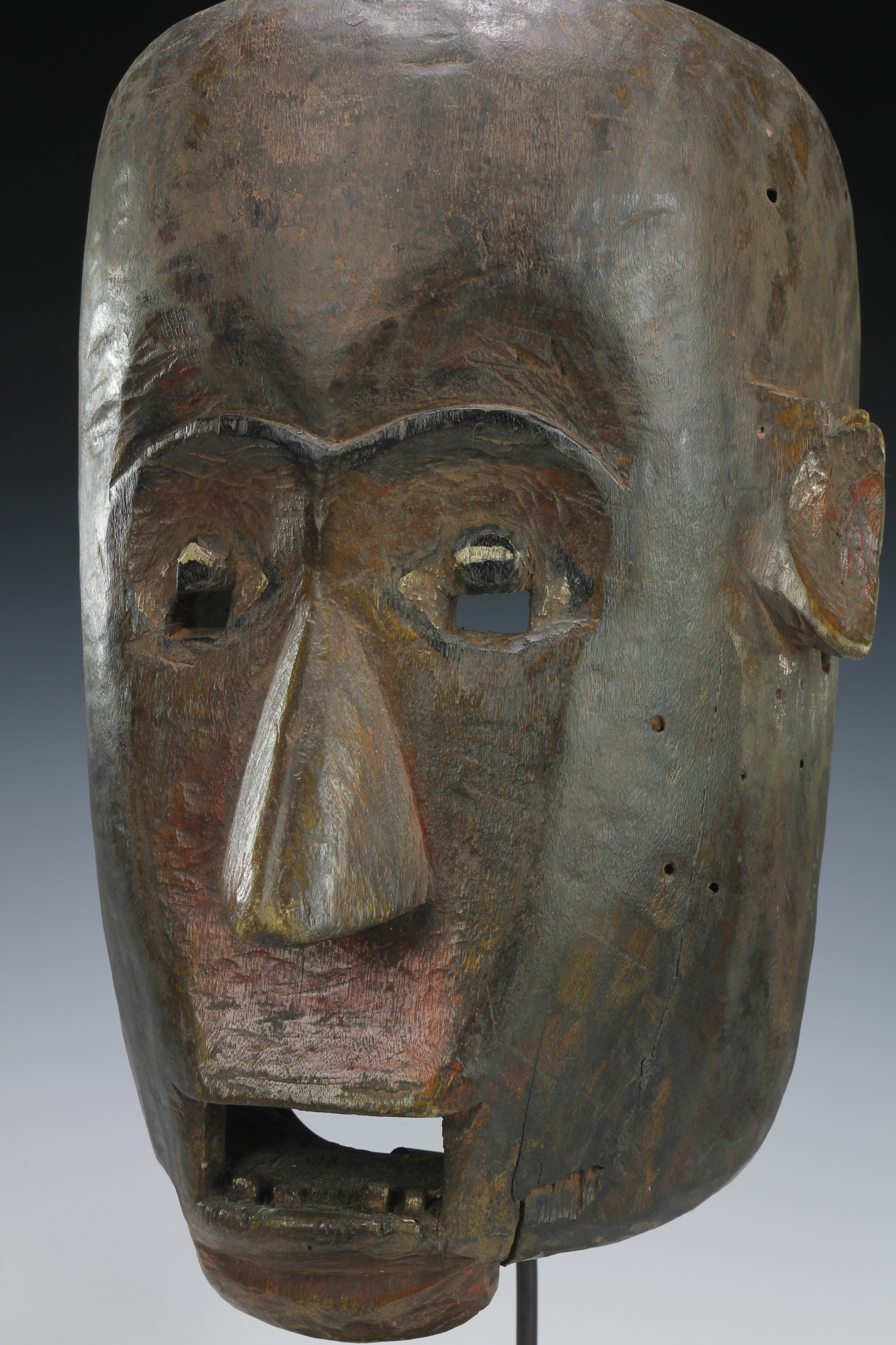 MASK WITH POWERFUL EXPRESSION. SUKUMA, TANZANIA