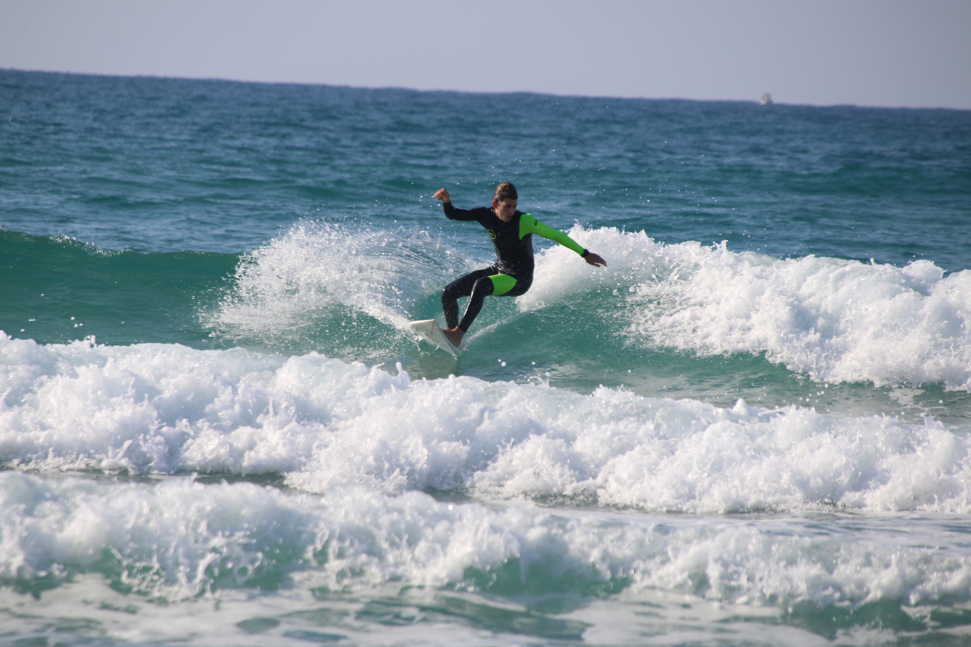 Matan surfing 1