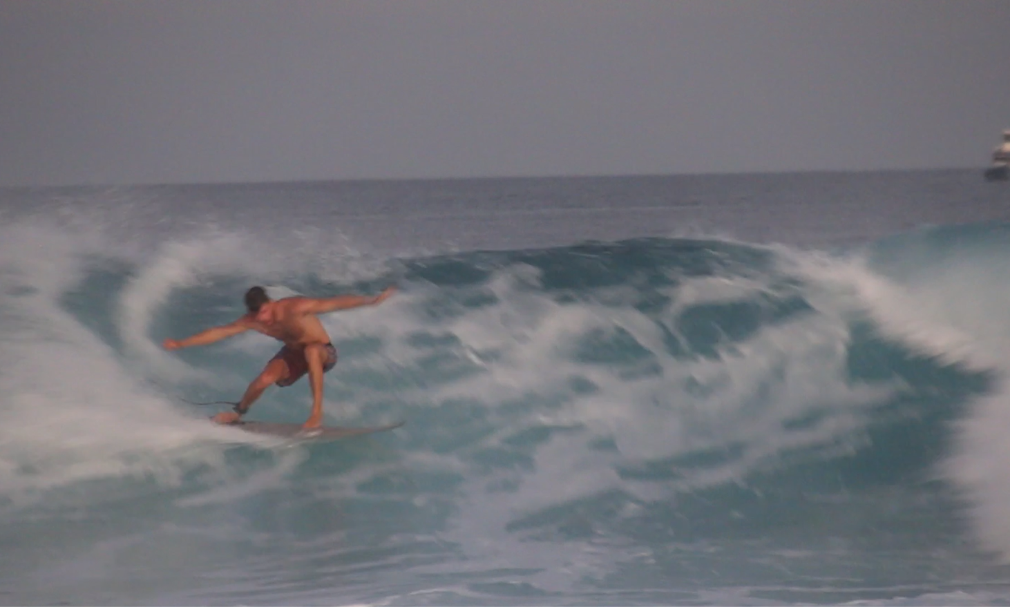 Matan surfing video