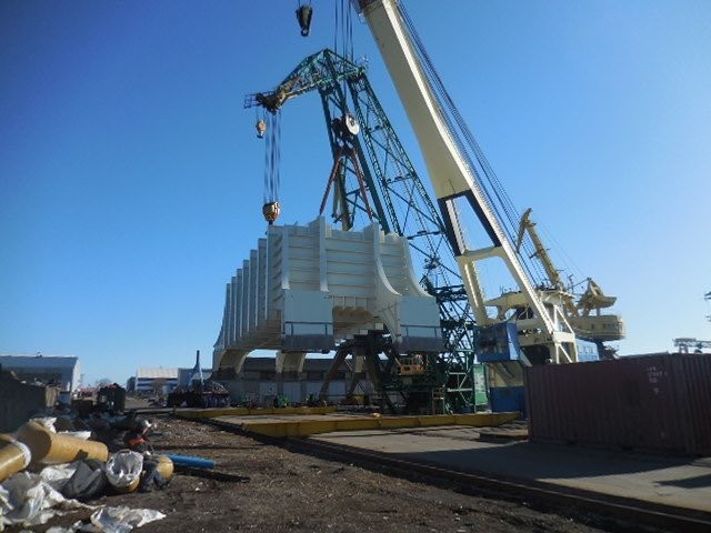 Bluefort's flume tank being lifted into position