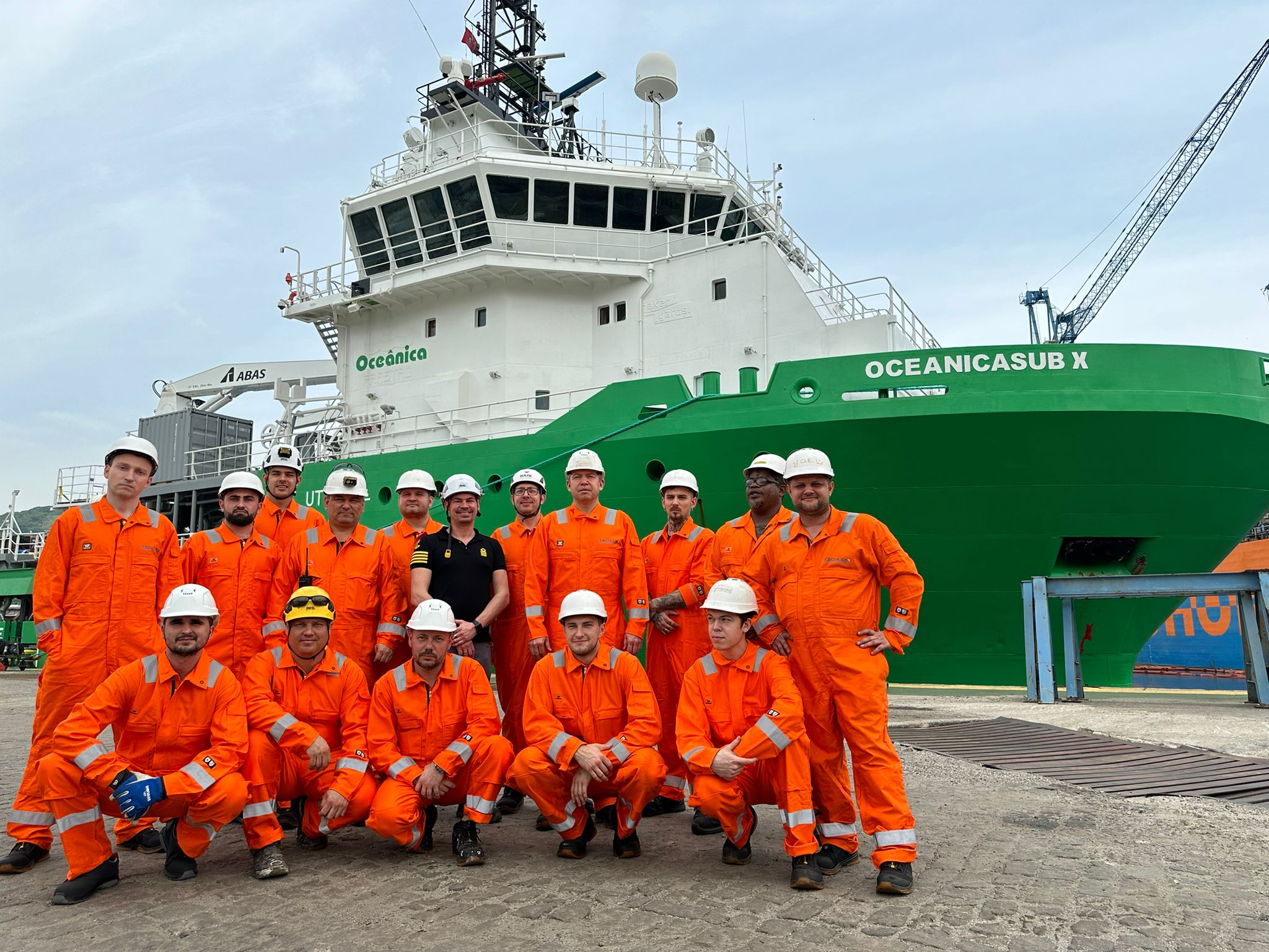 Crew and yard team posed in front of the completed Oceanicasub X, freshly painted green hull with the Oceânica name, ready for deployment