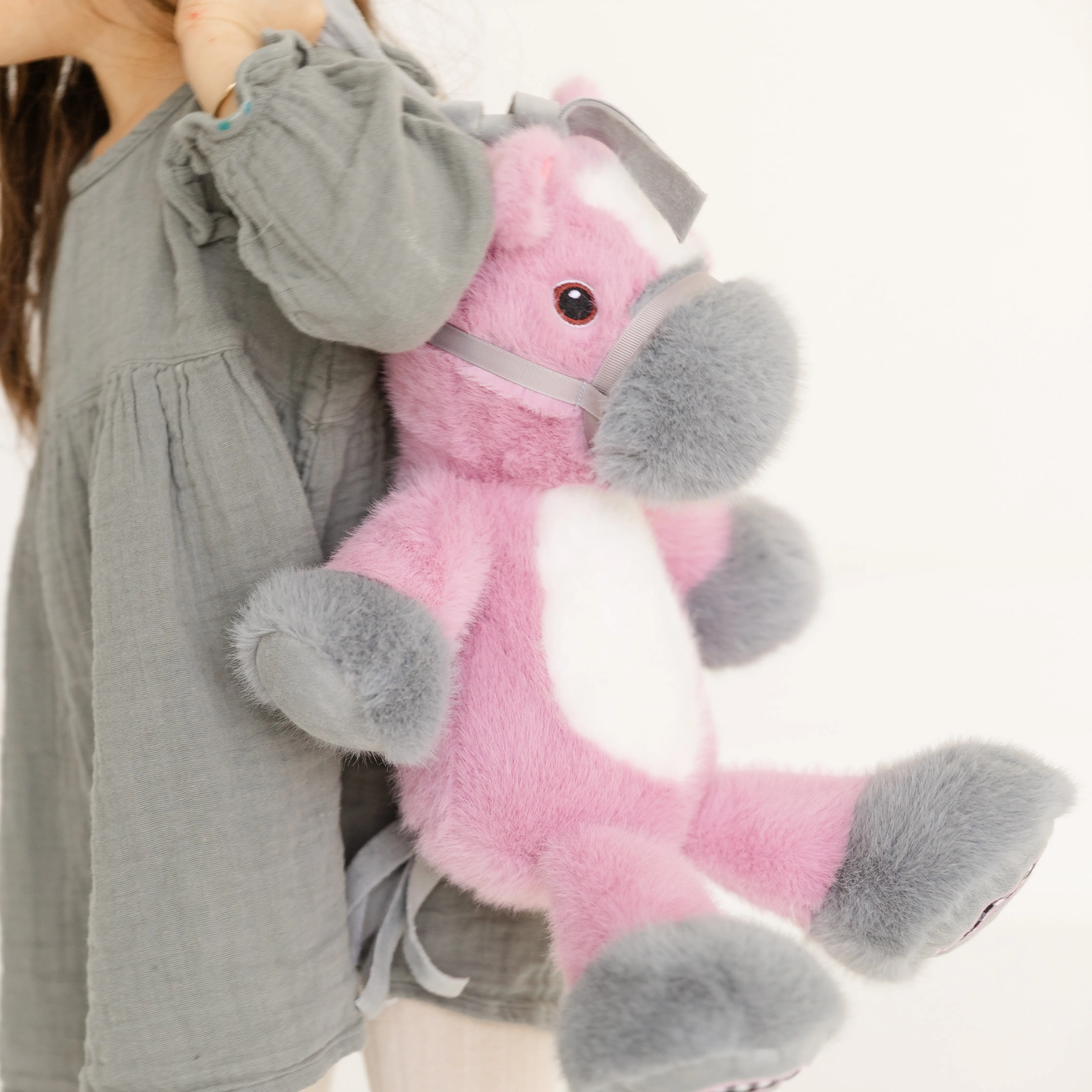 Girl with a mauve Coccoloni horse