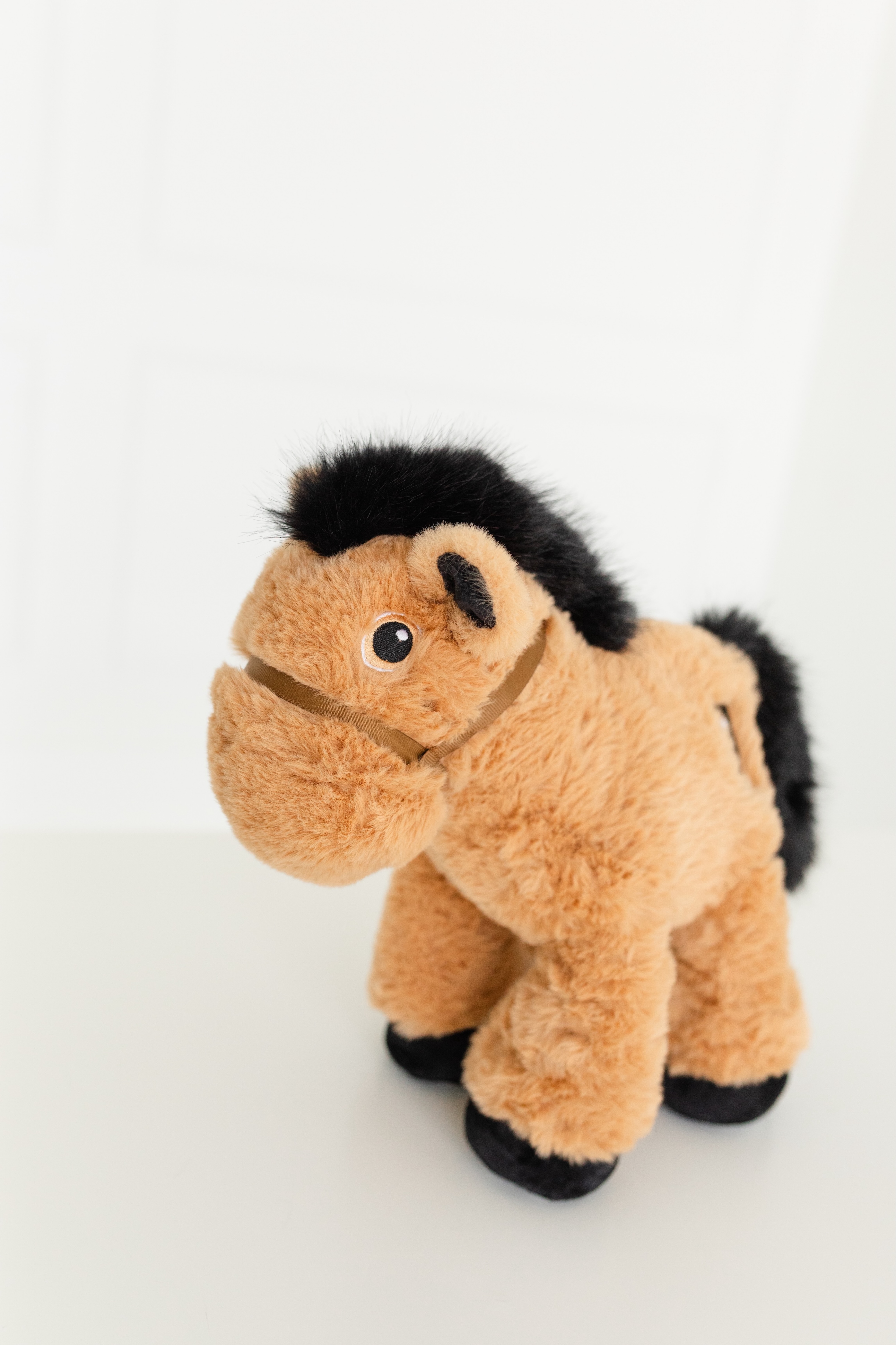 English Horse - Tan
