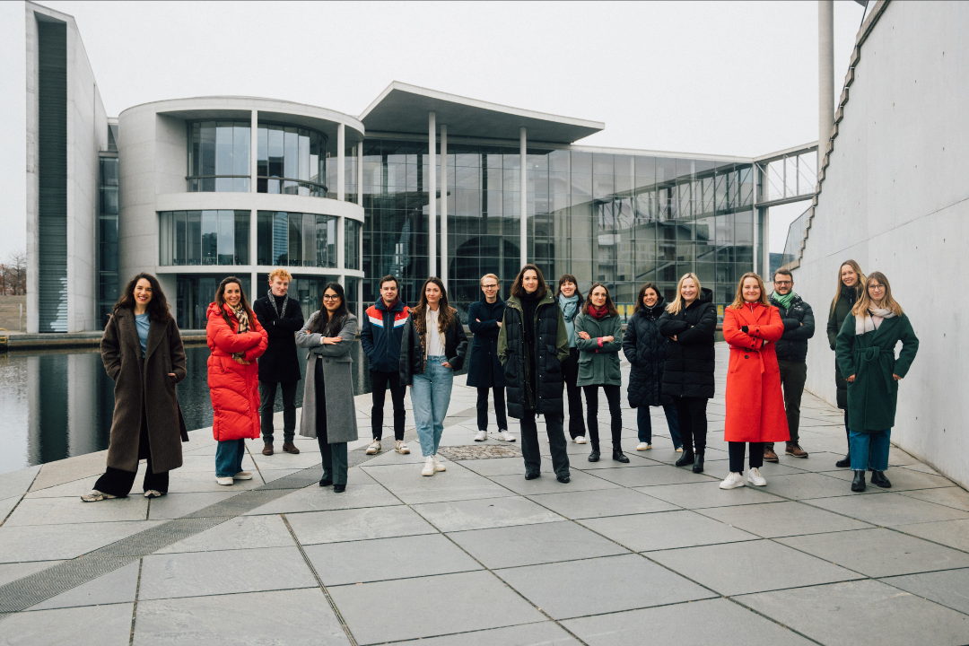 Gruppe von Personen im Berliner Regierungsviertel