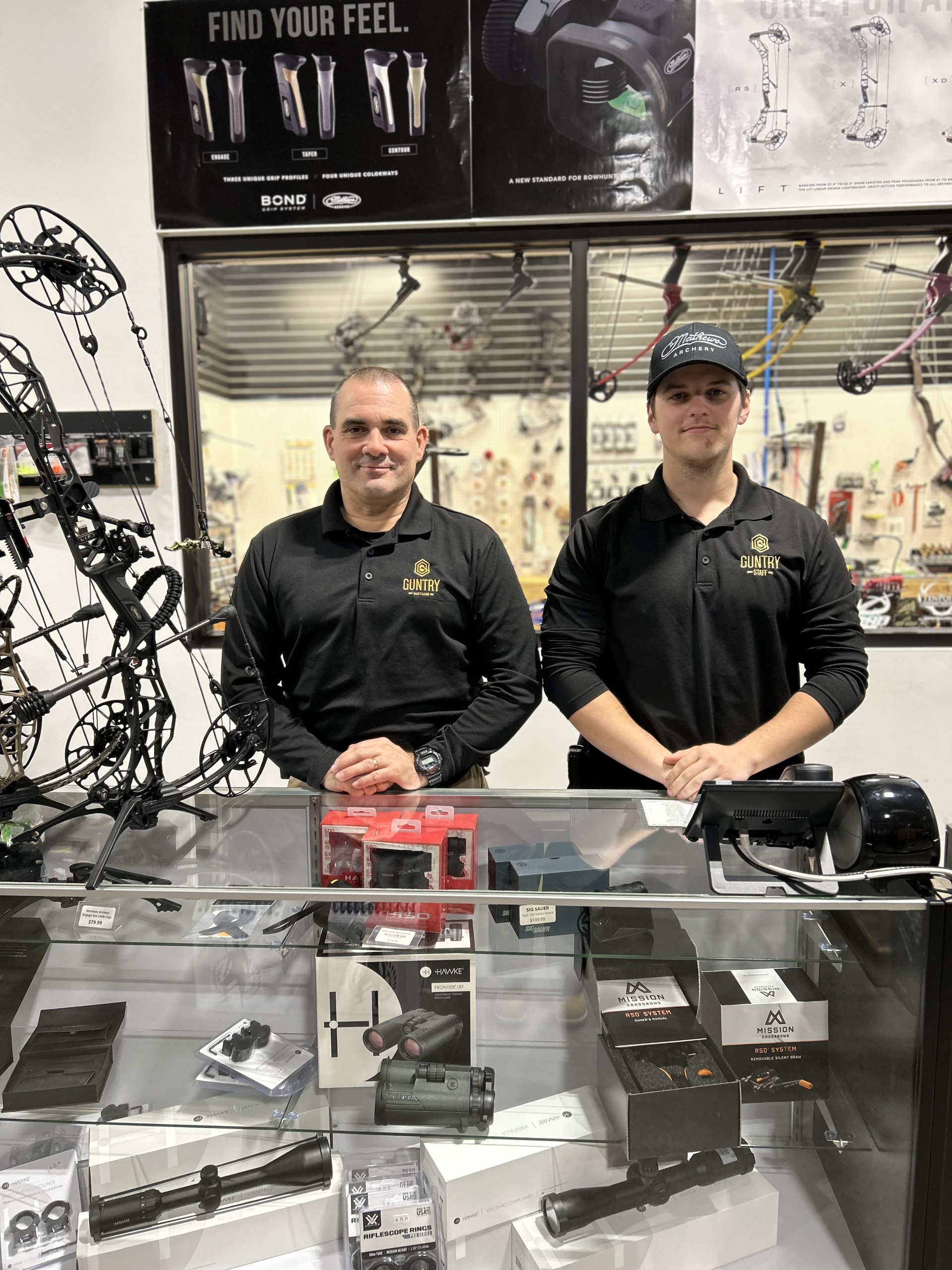 instructor-helping-girl-with-ar15