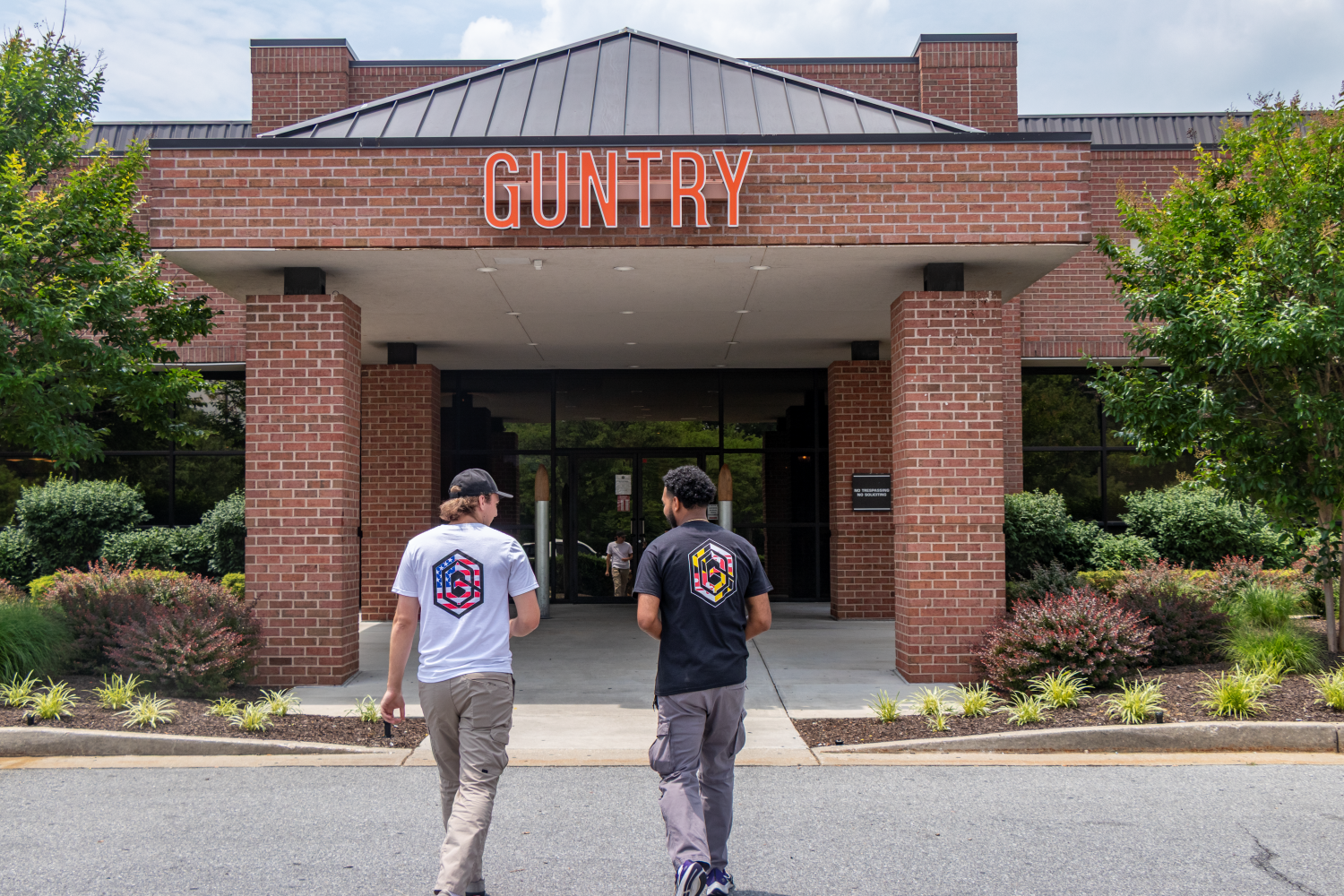 instructor-helping-girl-with-ar15