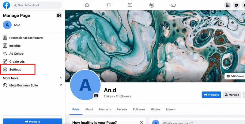 Esta es una captura de pantalla que muestra el primer paso para conectar tu página Facebook a WhatsApp. Haz clic en Ajustes en tu página Facebook .  