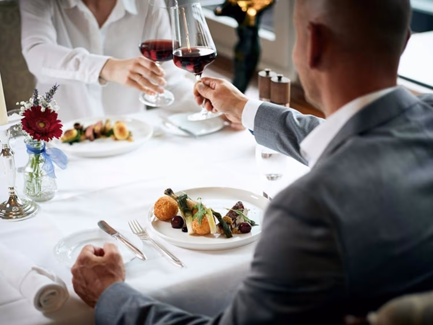 Hotels & Restaurants
