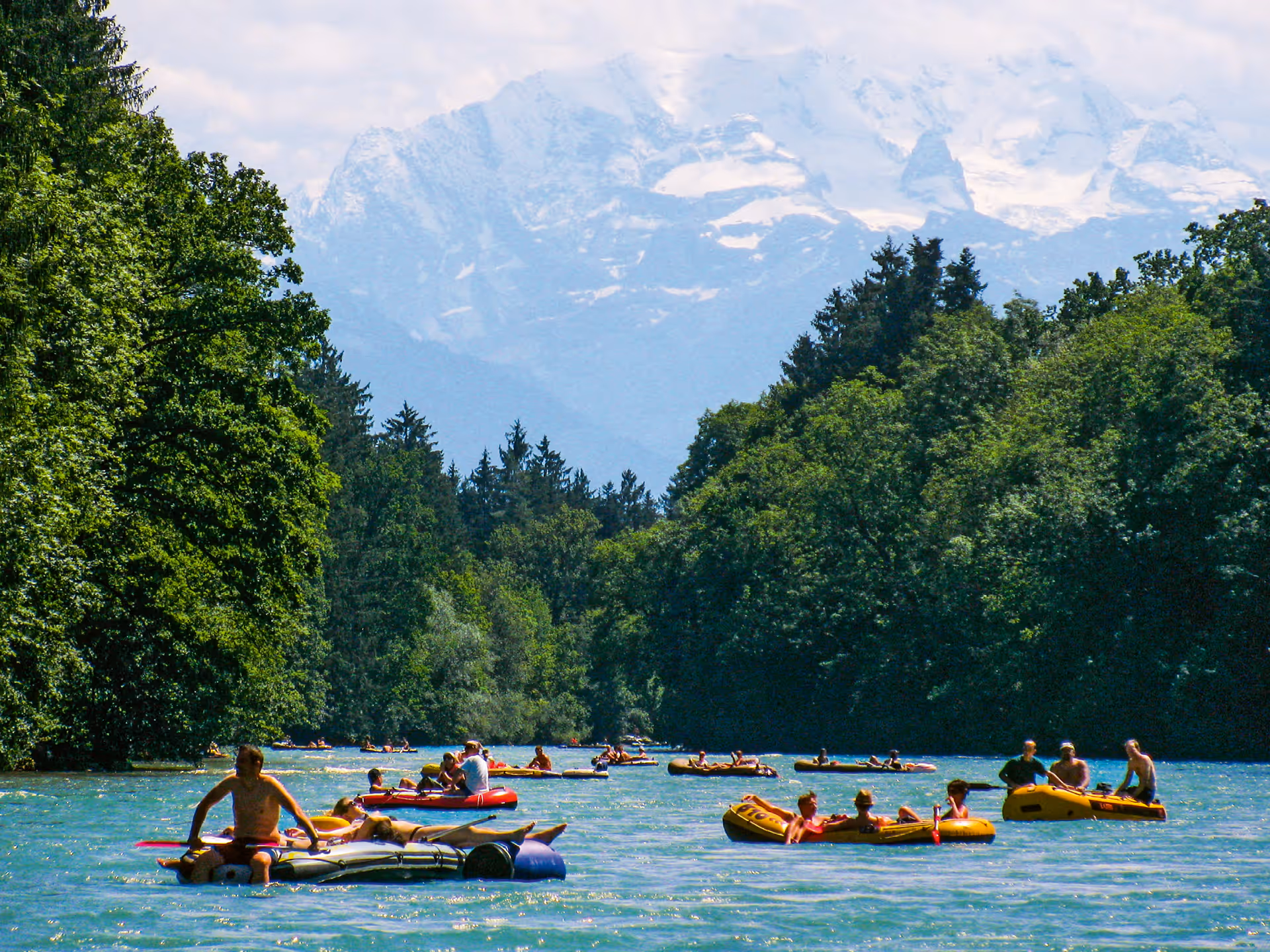 Bateaux en caoutchouc sur l'Aar