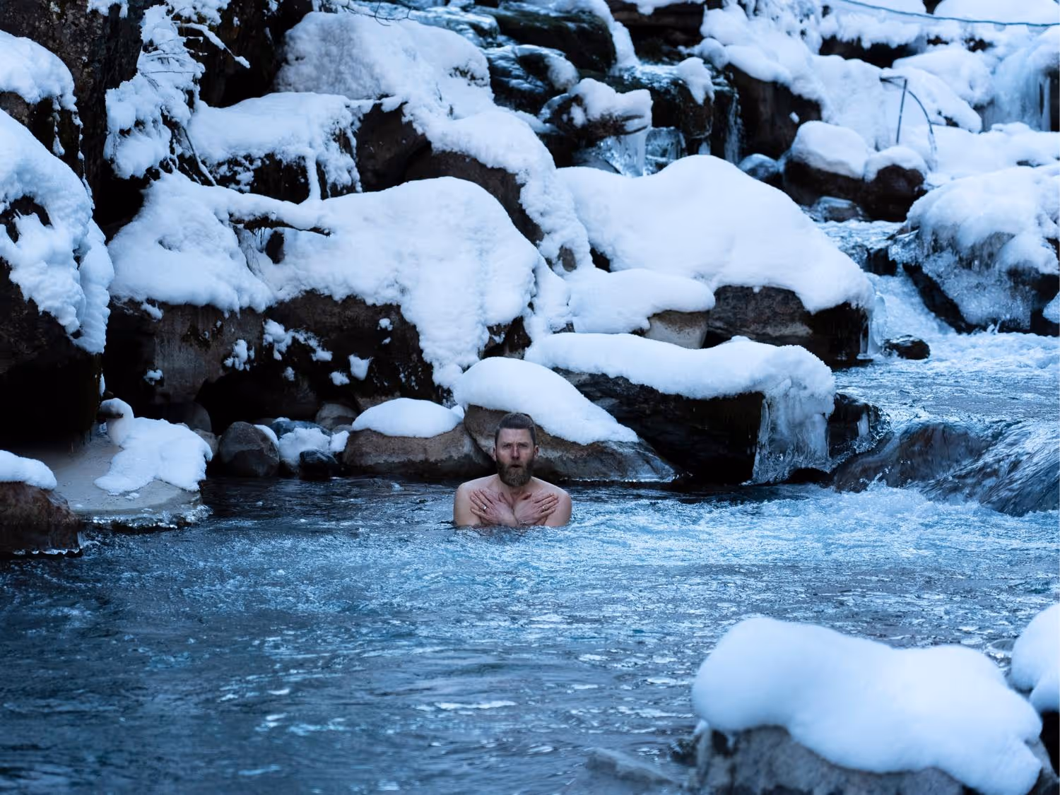 Baignade hivernale dans le lac de Thoune