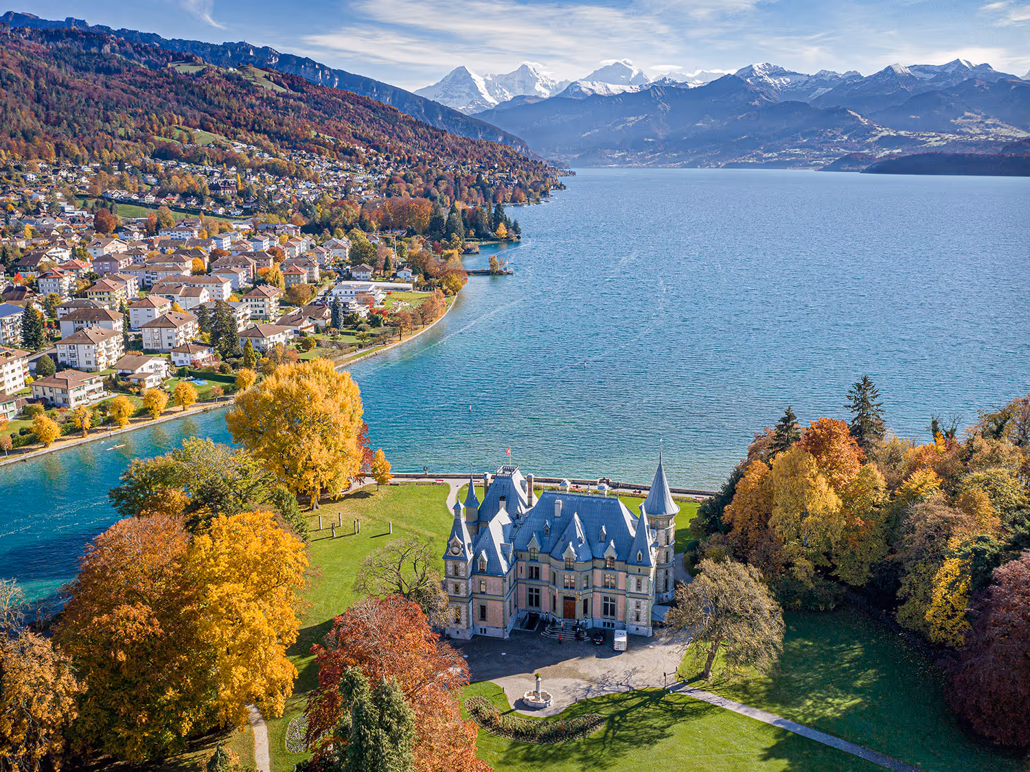 Schloss Schadau von oben mit dem Thunersee