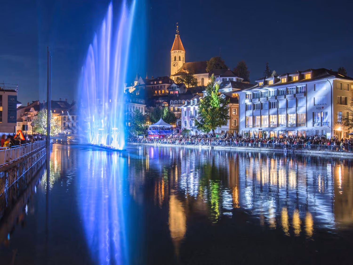 Vieille ville de Thoune avec le bassin d'Aar et le spectacle de lumière Thuner Wasserzauber 