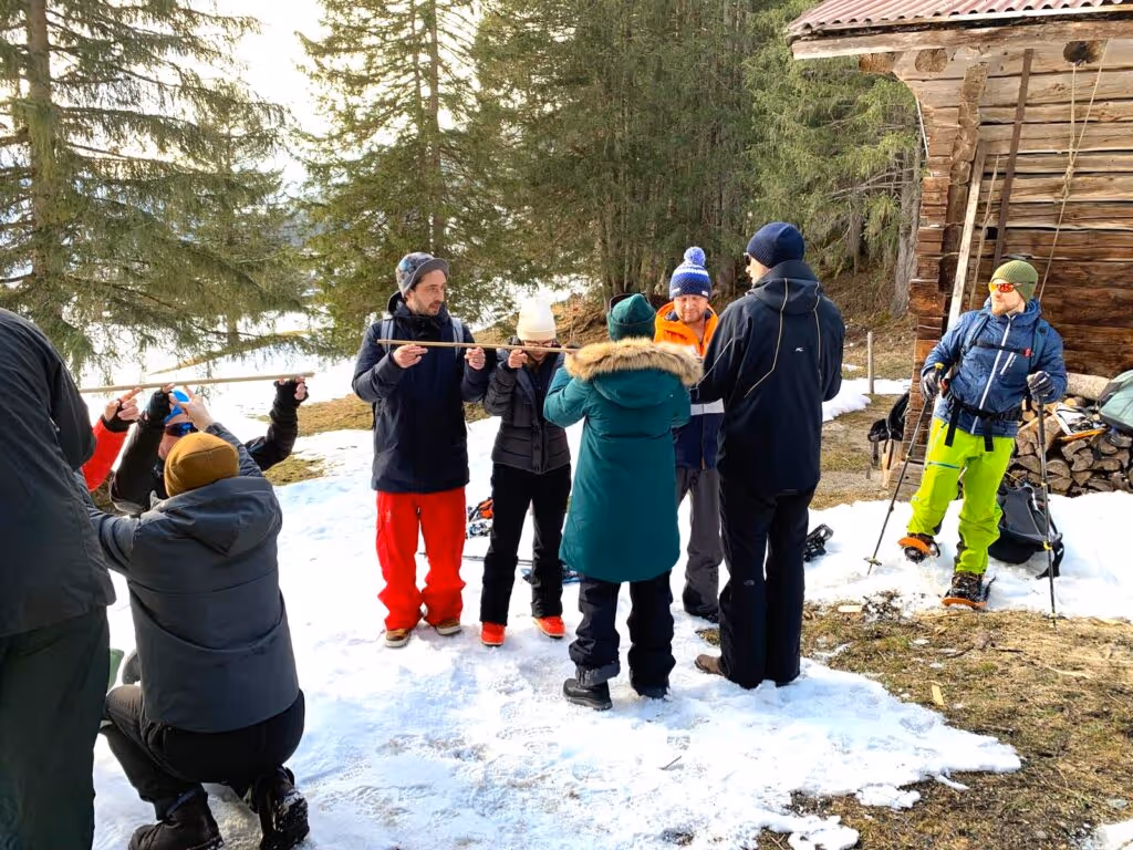 Exercice de team building Perche en bambou Groupe Hauernstein