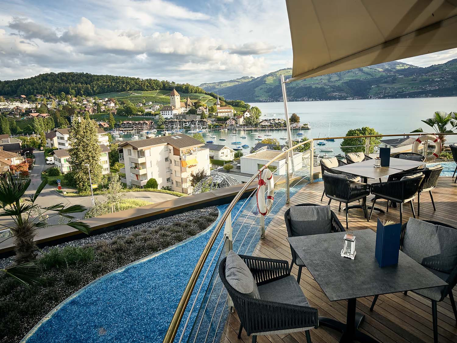 Captains Bar Aussicht auf die Spiezer Bucht