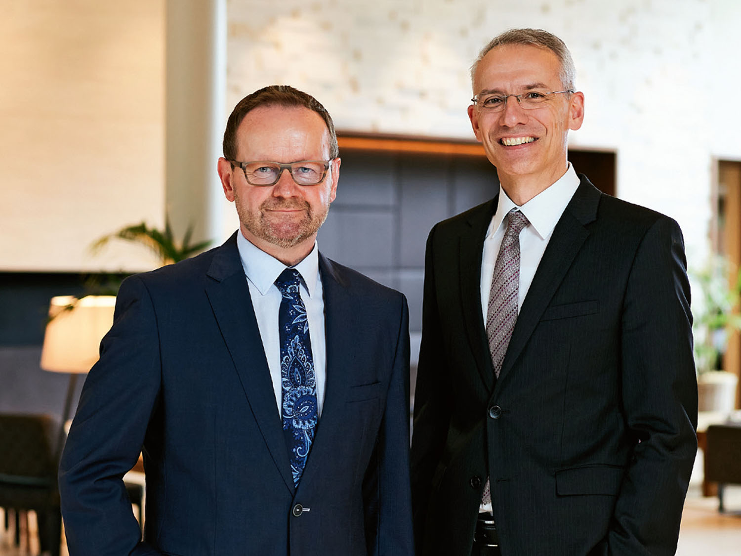 Die Region Thun im Herzen – und mit diesem Pulsschlag führen sie auch das «Deltapark Vitalresort»: Der neue Vizedirektor Rudolf Rath, zusammen mit dem Direktor Mirco Plozza.