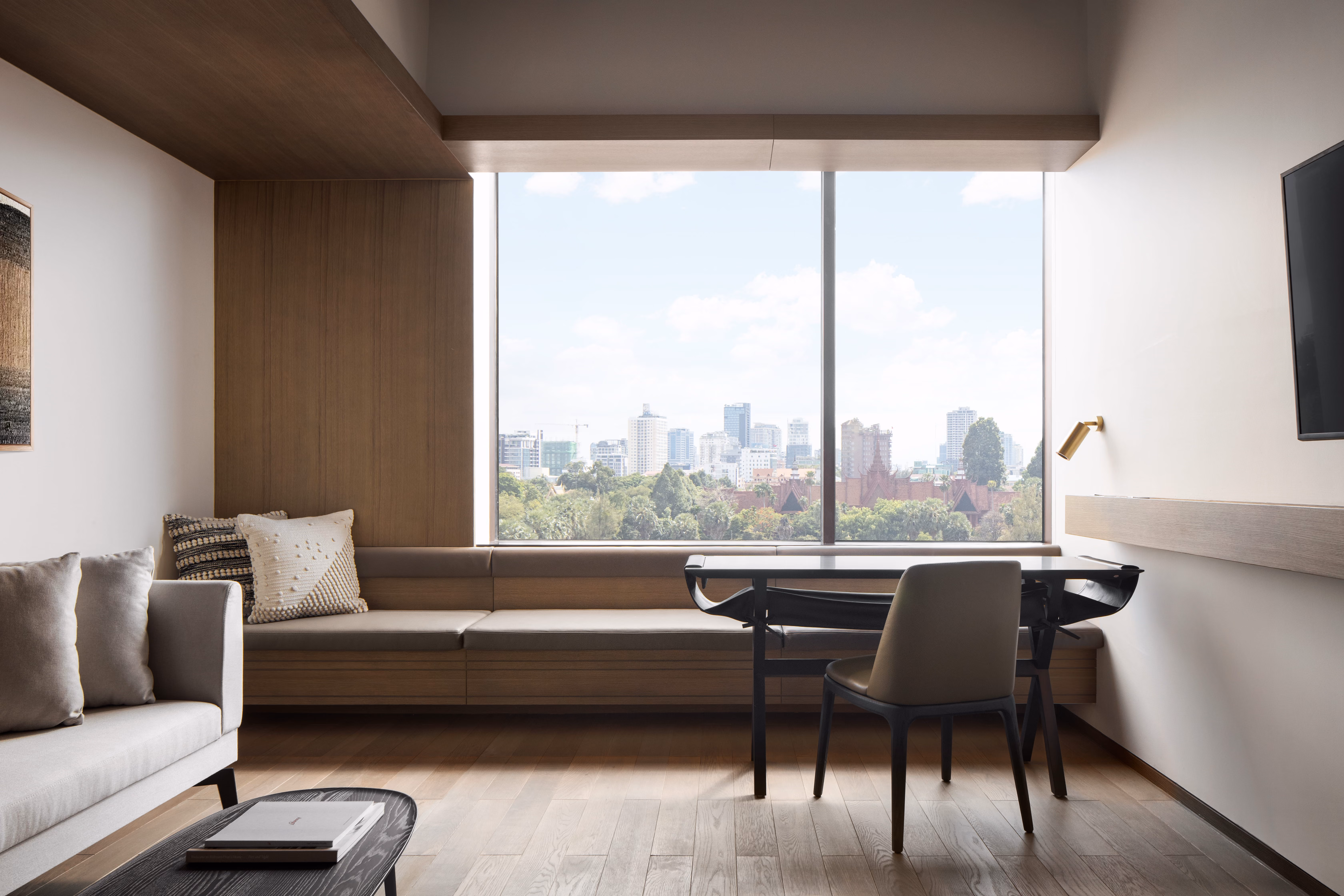 KVL Suite River View | Riverside Hotel