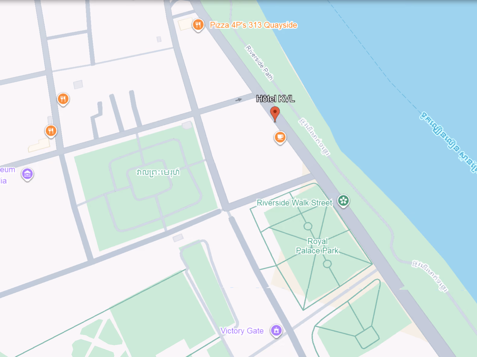 Map showing Hôtel KVL near Riverside Walk Street and Royal Palace Park by a riverside path.