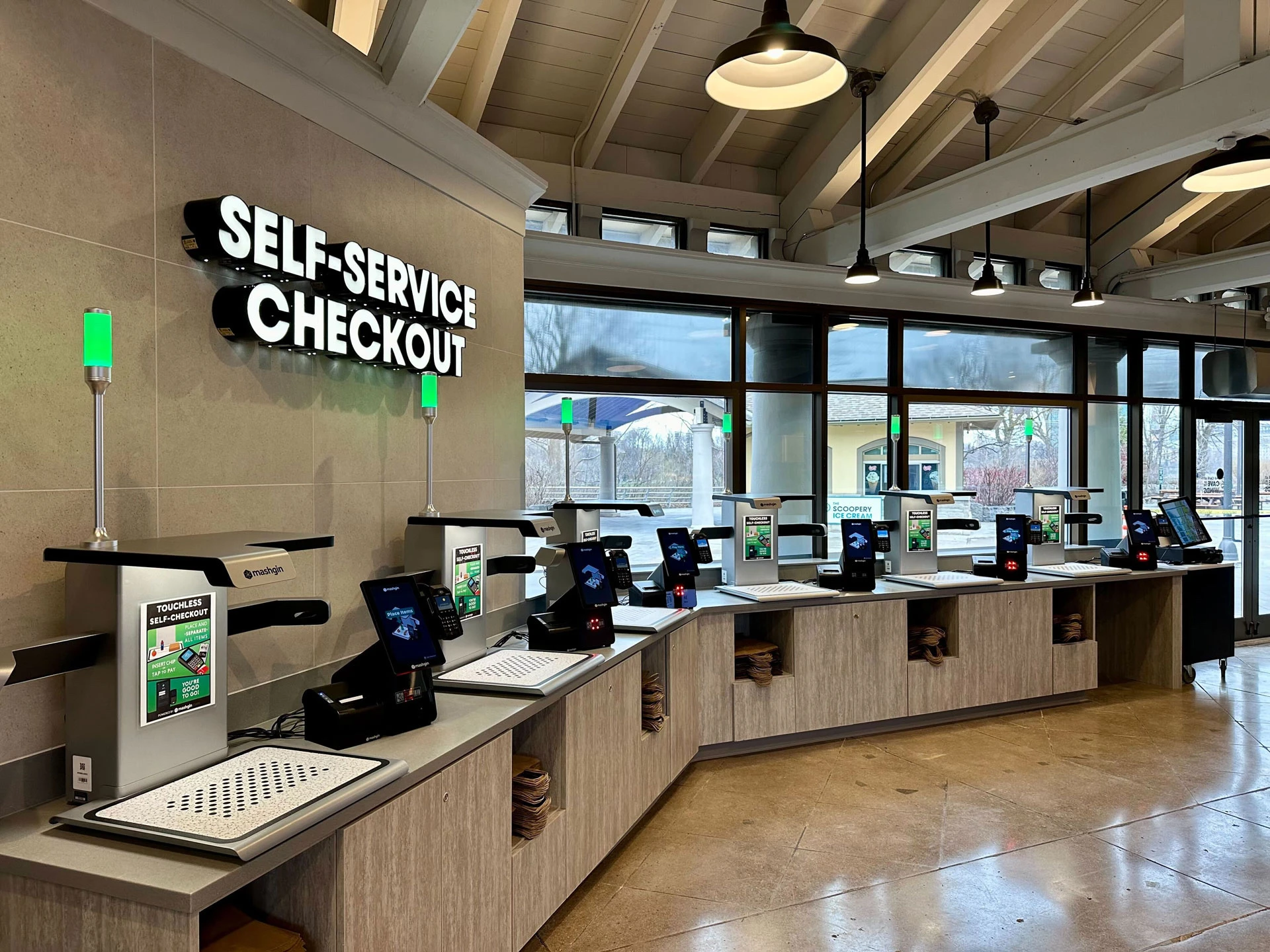 Mashgin Launches 6 Kiosks at Niagara Falls