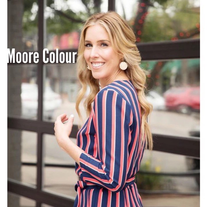 Jen Morgan, fashion blogger and Natural Beaded Row client of Light Styling