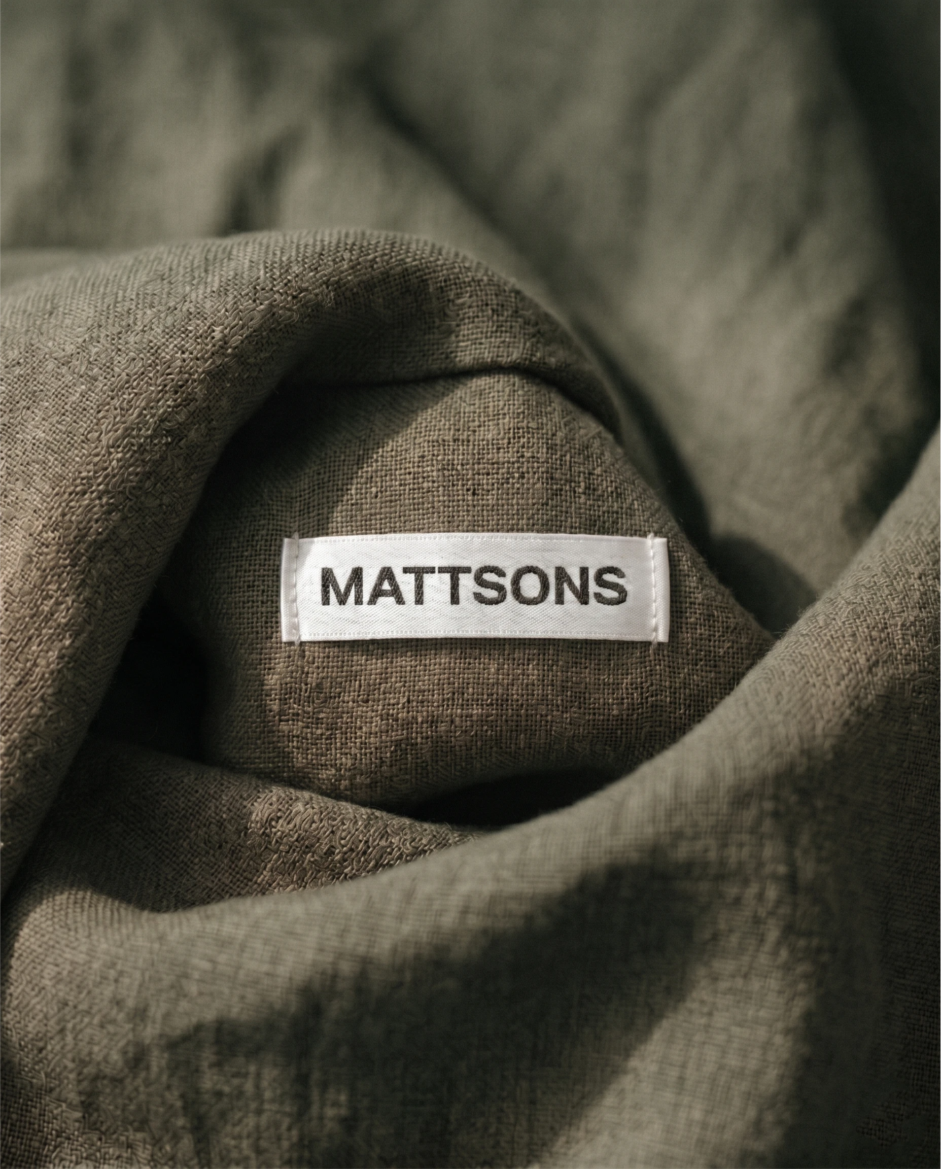 Layer upon layer of exquisite fabrics handpicked for their standout qualities - wool for temperature regulation through the night, horsehair for ventilation and a sophisticated dual-spring technology supporting both your sleep patterns, and positions throughout the night.
