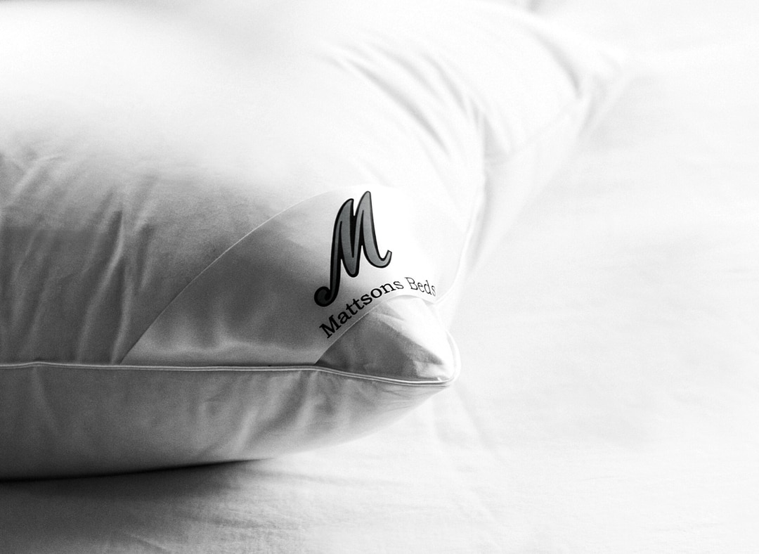 Layer upon layer of exquisite fabrics handpicked for their standout qualities - wool for temperature regulation through the night, horsehair for ventilation and a sophisticated dual-spring technology supporting both your sleep patterns, and positions throughout the night. 