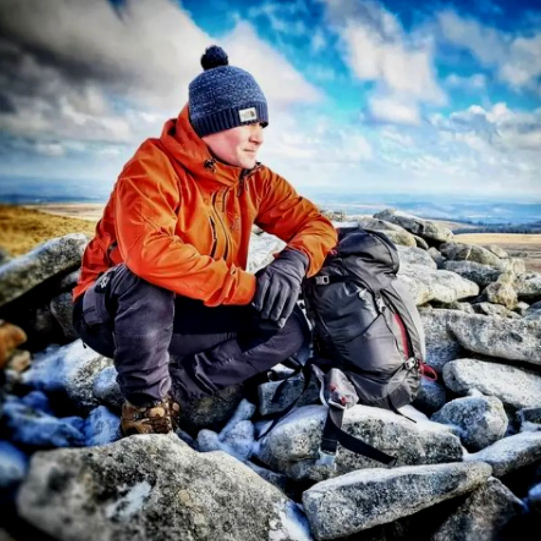 steven kelly survival expert commando on dartmoor enjoying the view