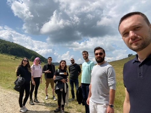 1 Agentia Maximize Intalnire Munte