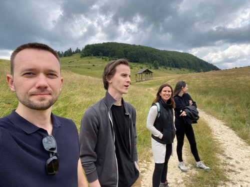 3 Agentia Maximize Intalnire Munte