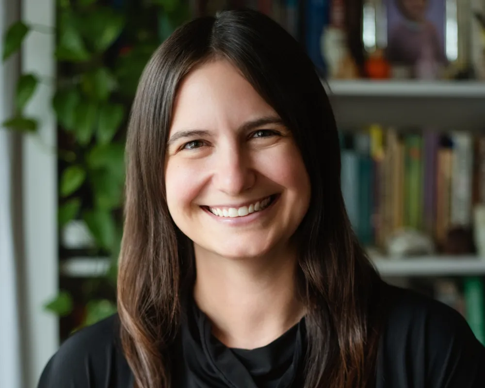 Lauren Rosalanko, AFCPE® portrait wearing a black t-shirt.